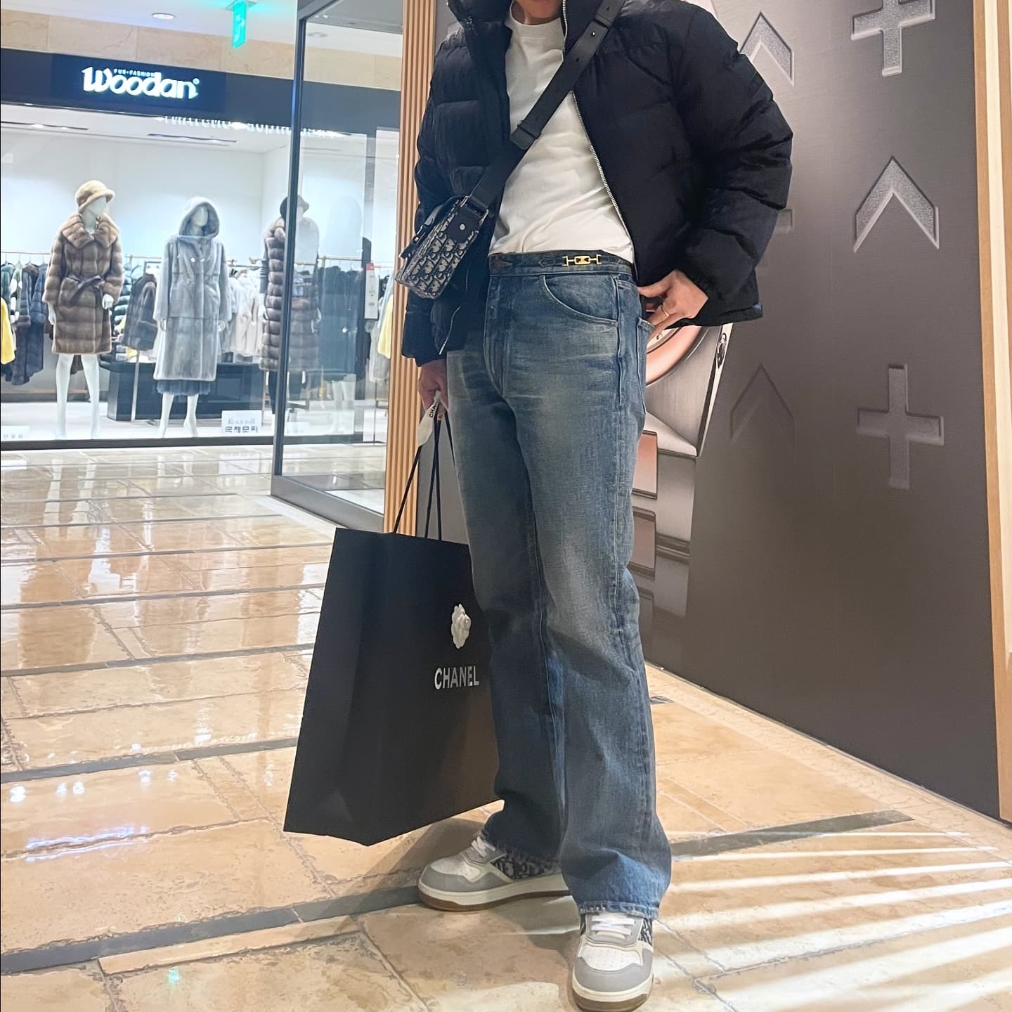 Dior Oblique Down Jacket Black Nylon Jacquard, (W) Celine Jane Flare Jeans In Denim Union Wash Union Wash 착용 스타일 - 1
