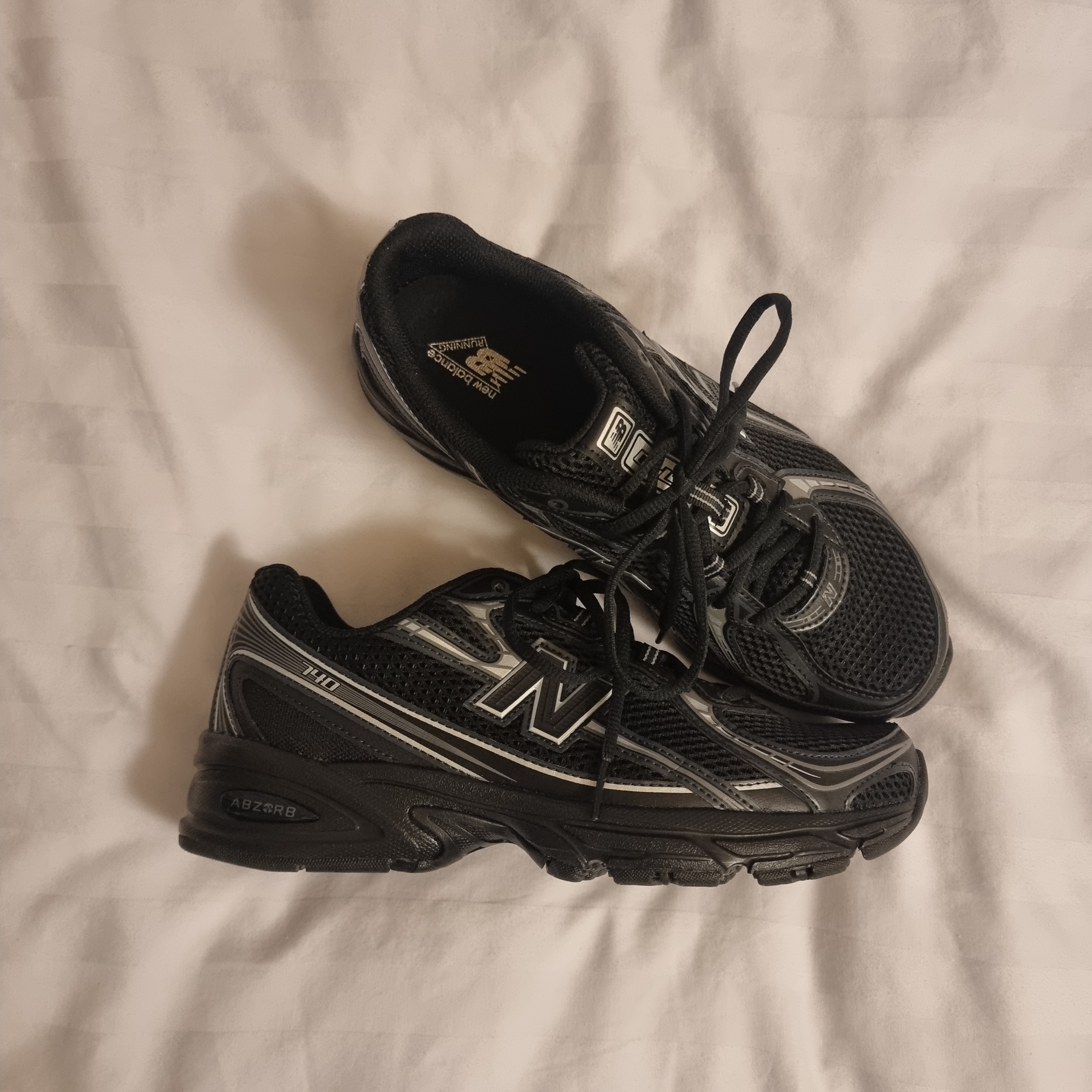 New Balance 740v2 Black Silver Metallic 착용 스타일 - 2