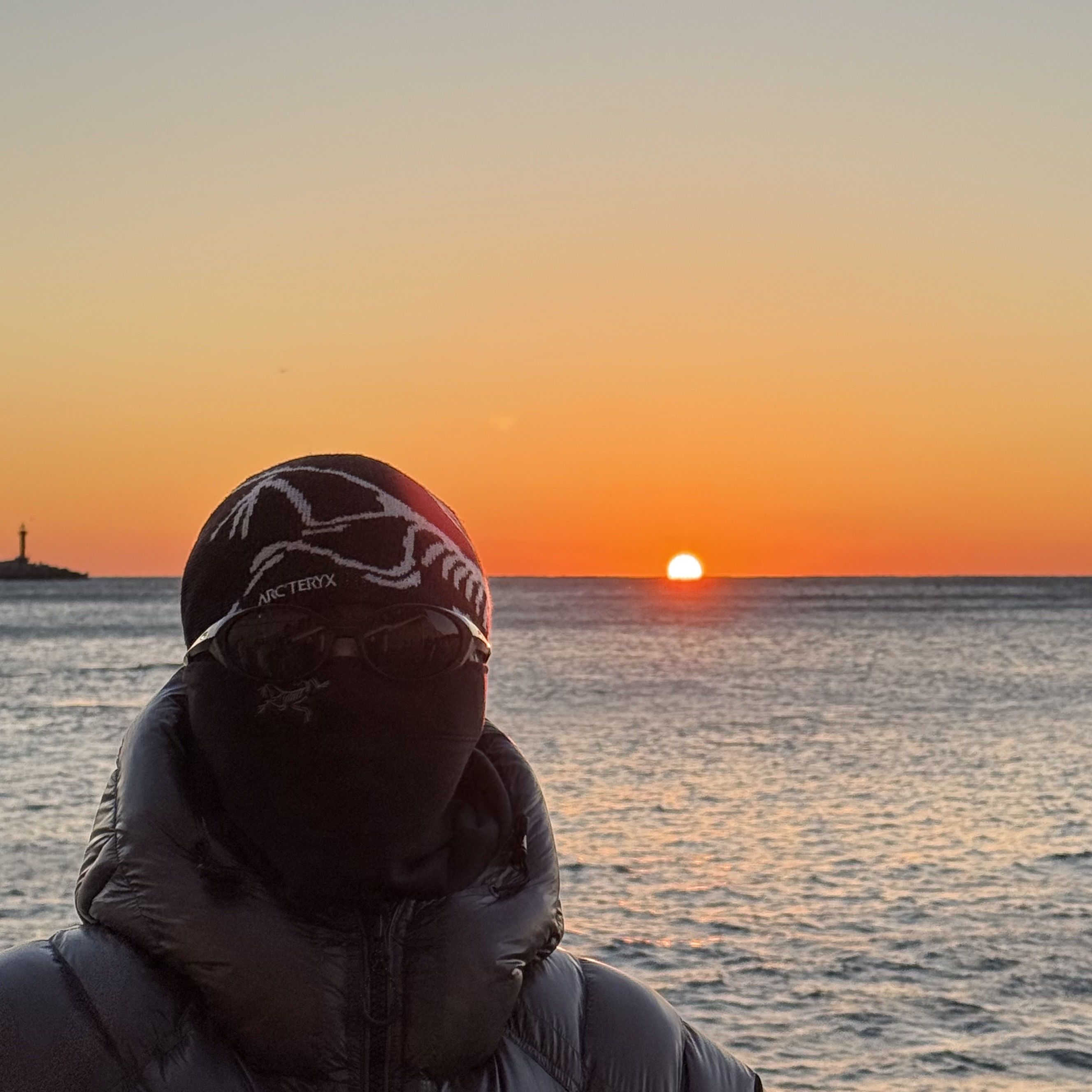 Oakley Eye Jacket Redux Matte Black Frame Prizm Grey Lenses High Bridge Fit, Arc'teryx Bird Head Toque Orca 착용 스타일 - 2