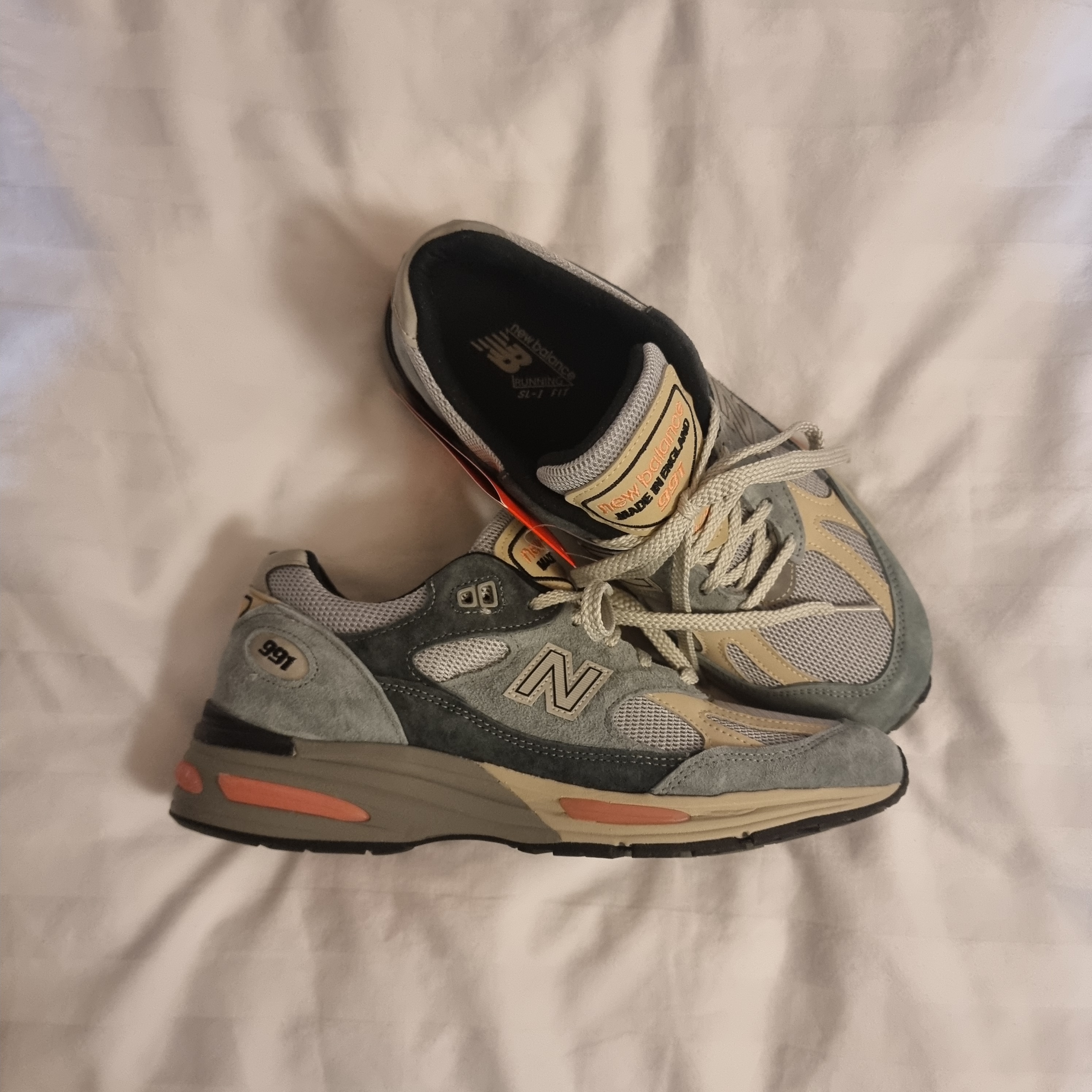 New Balance 991v2 Made in UK Blue Silver 착용 스타일 - 2