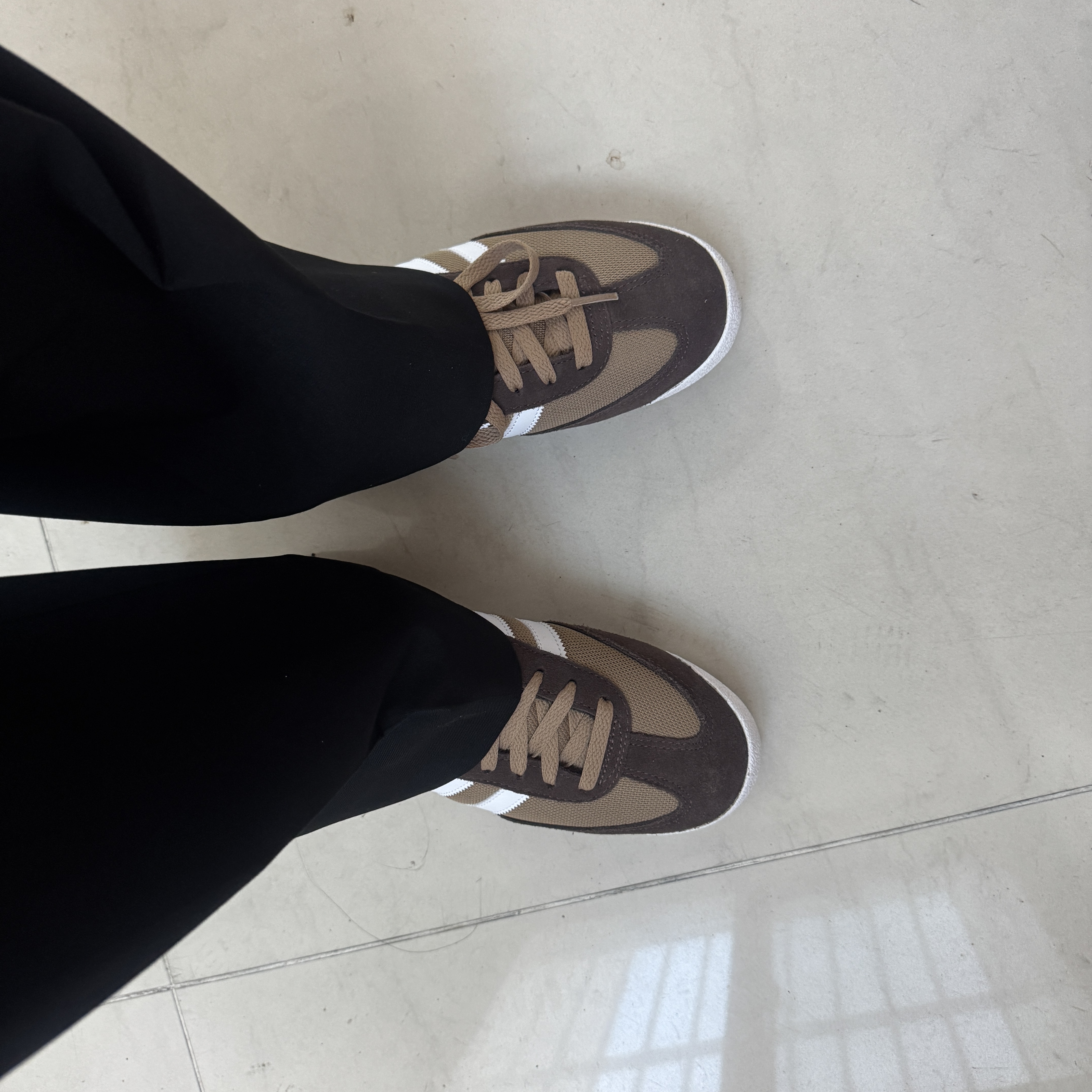 Adidas R71 Cardboard Brown 착용 스타일