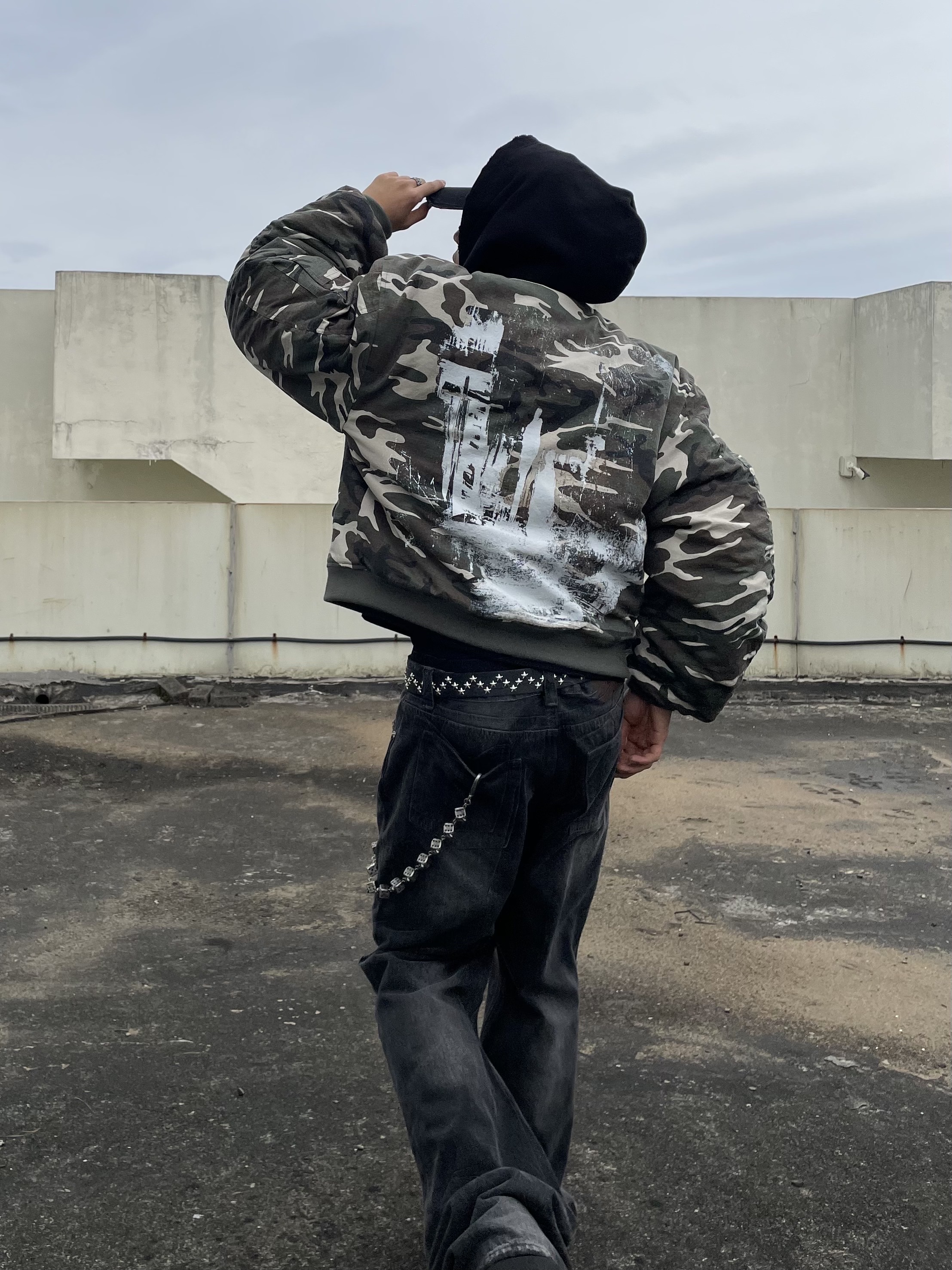 Awende Messiah Camo Bomber Jacket, Awende Blue Wide Jean 착용 스타일 - 2