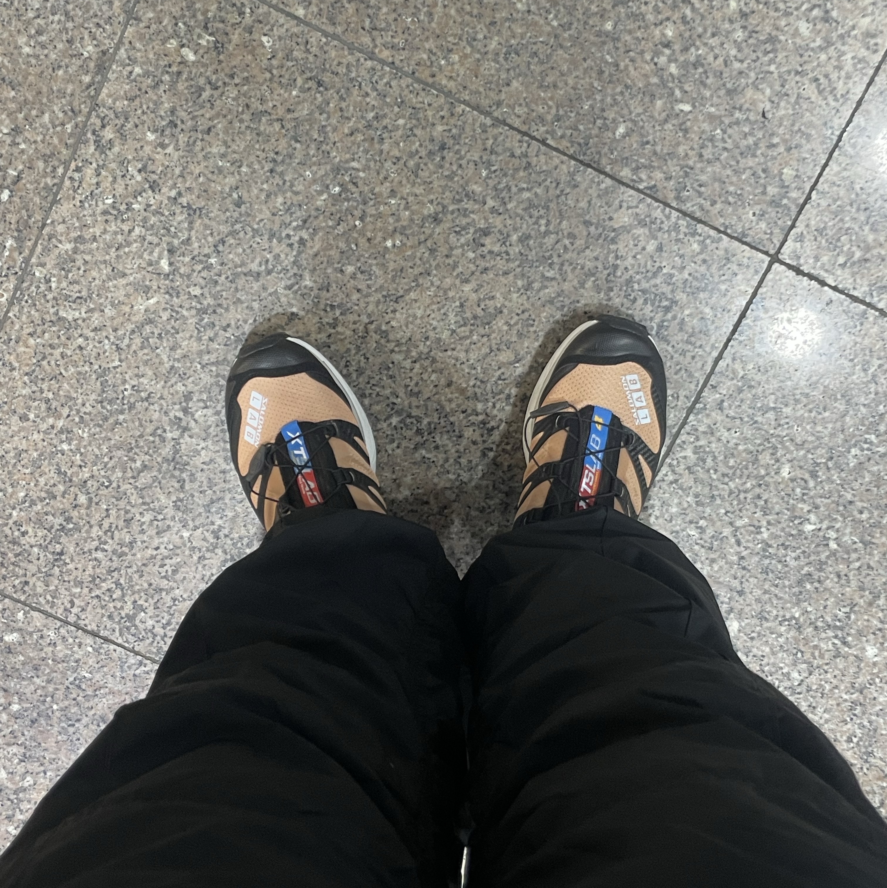 Salomon XT-4 Tobacco Brown 착용 스타일