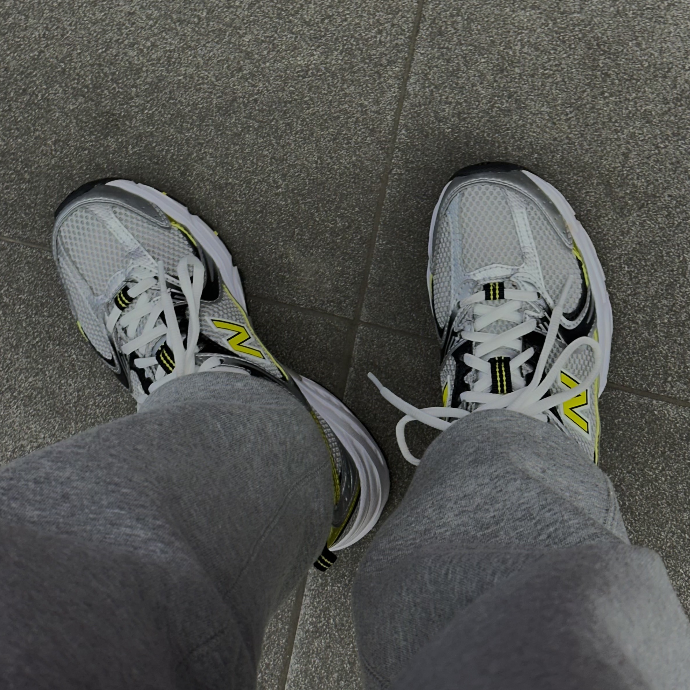 New Balance 530 Silver 착용 스타일
