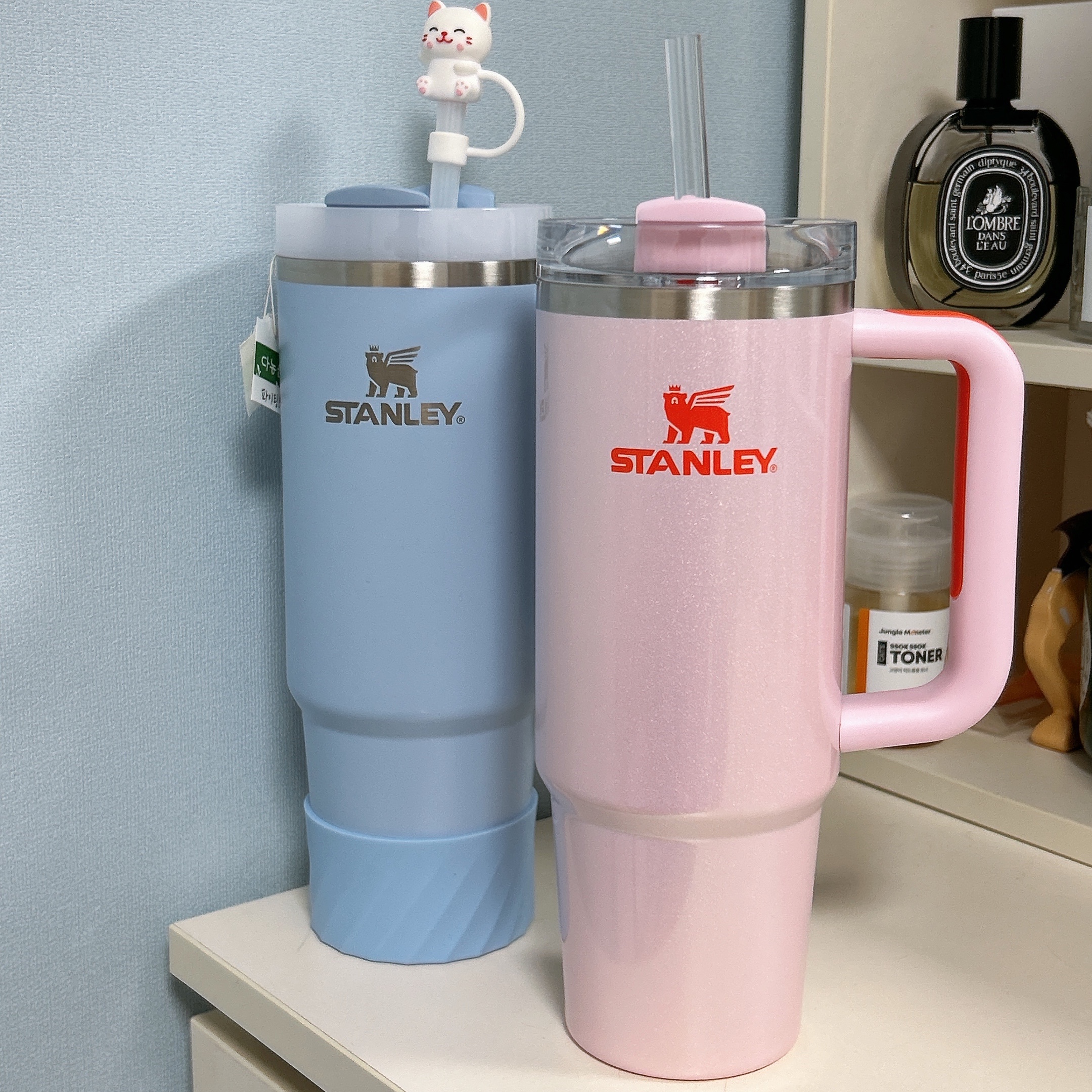 Stanley The Quencher H2.0 Flowstate Tumbler 887ml Rose Petal Shimmer 착용 스타일 - 2