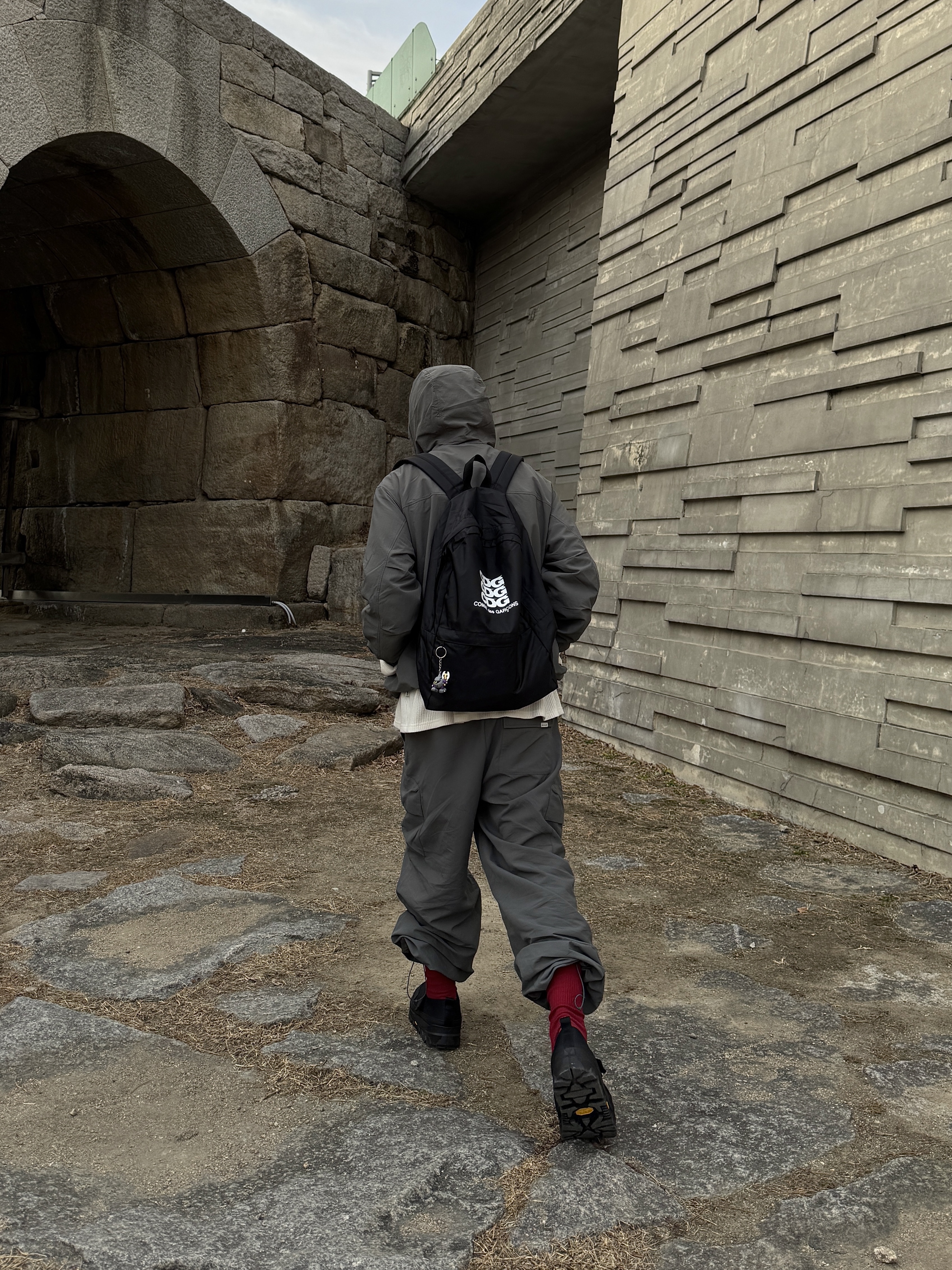 Amomento Vibram Mary Jane Black - 24FW, CDG Backpack Black 착용 스타일 - 3