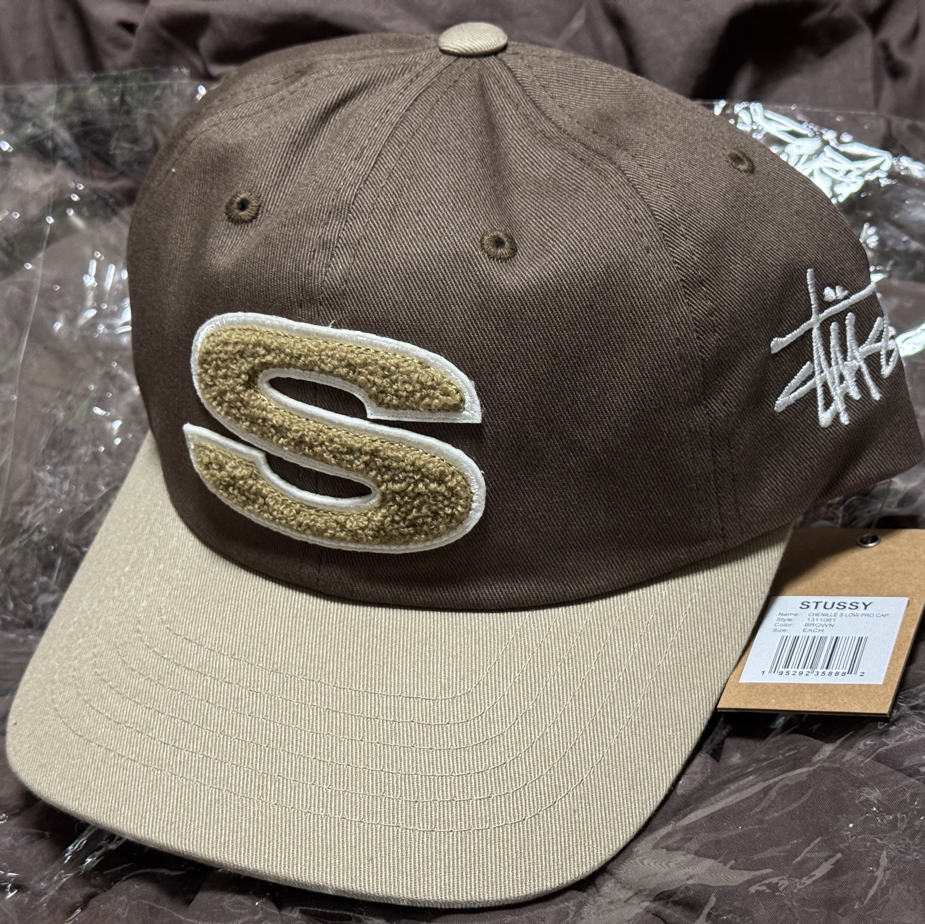 Stussy Chenille S Low Pro Cap Brown 착용 스타일