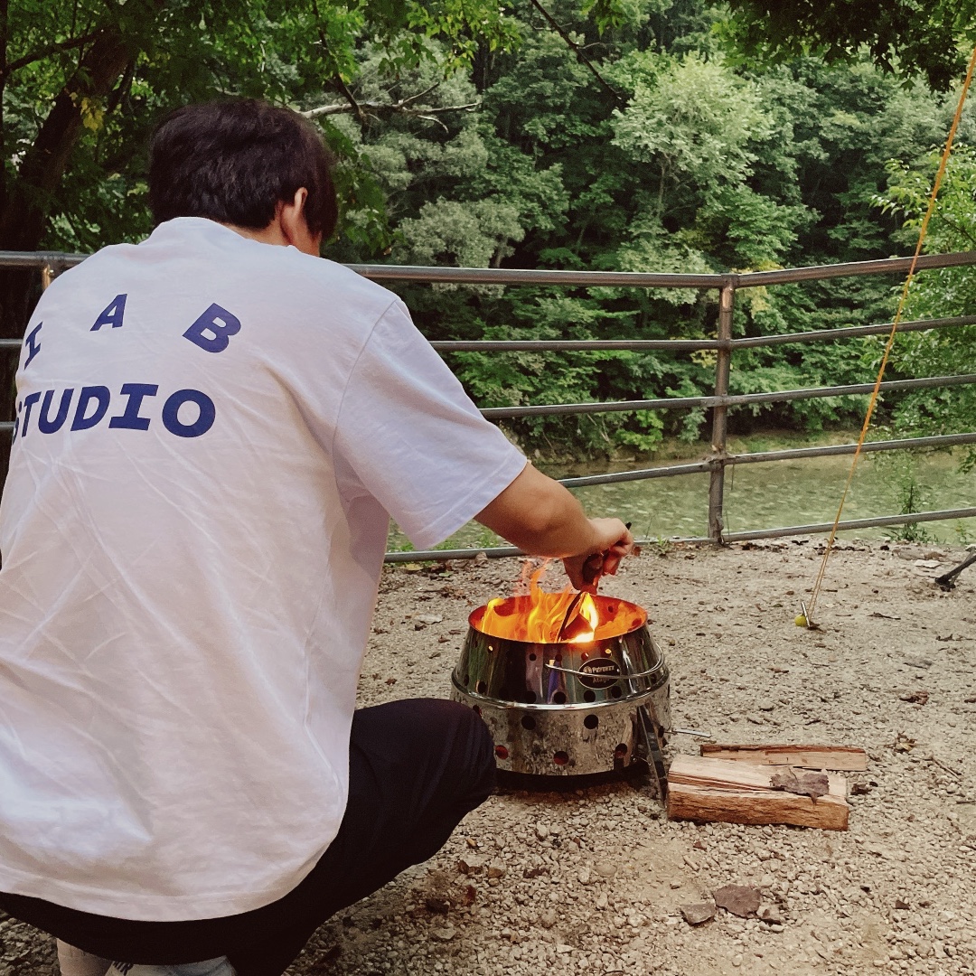IAB Studio T-Shirt White Navy - 22FW 착용 스타일 - 2
