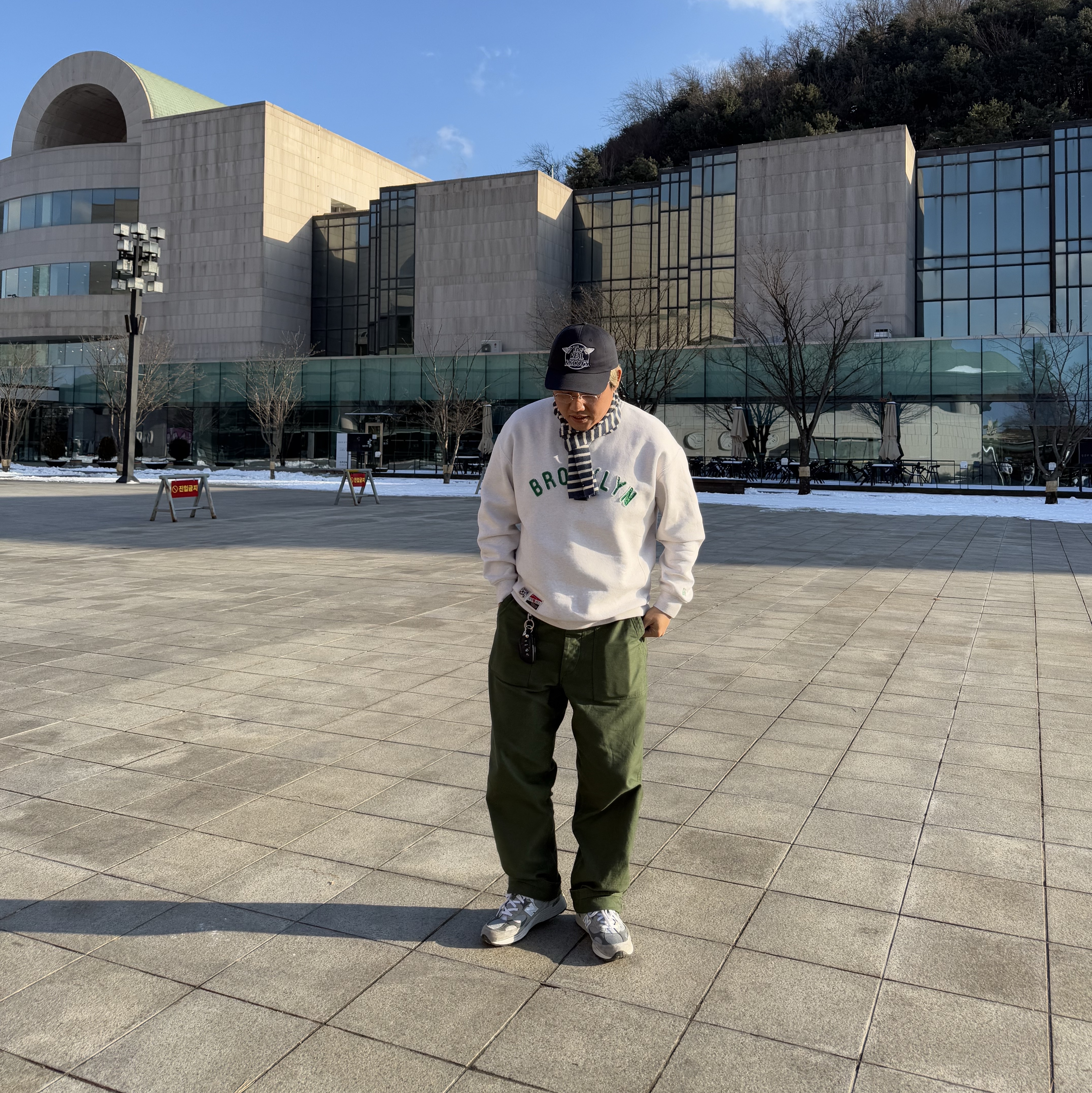 Orslow 5002 US Army Fatigue Pants Green, New Balance 992 Made in USA Grey - D Standard 착용 스타일