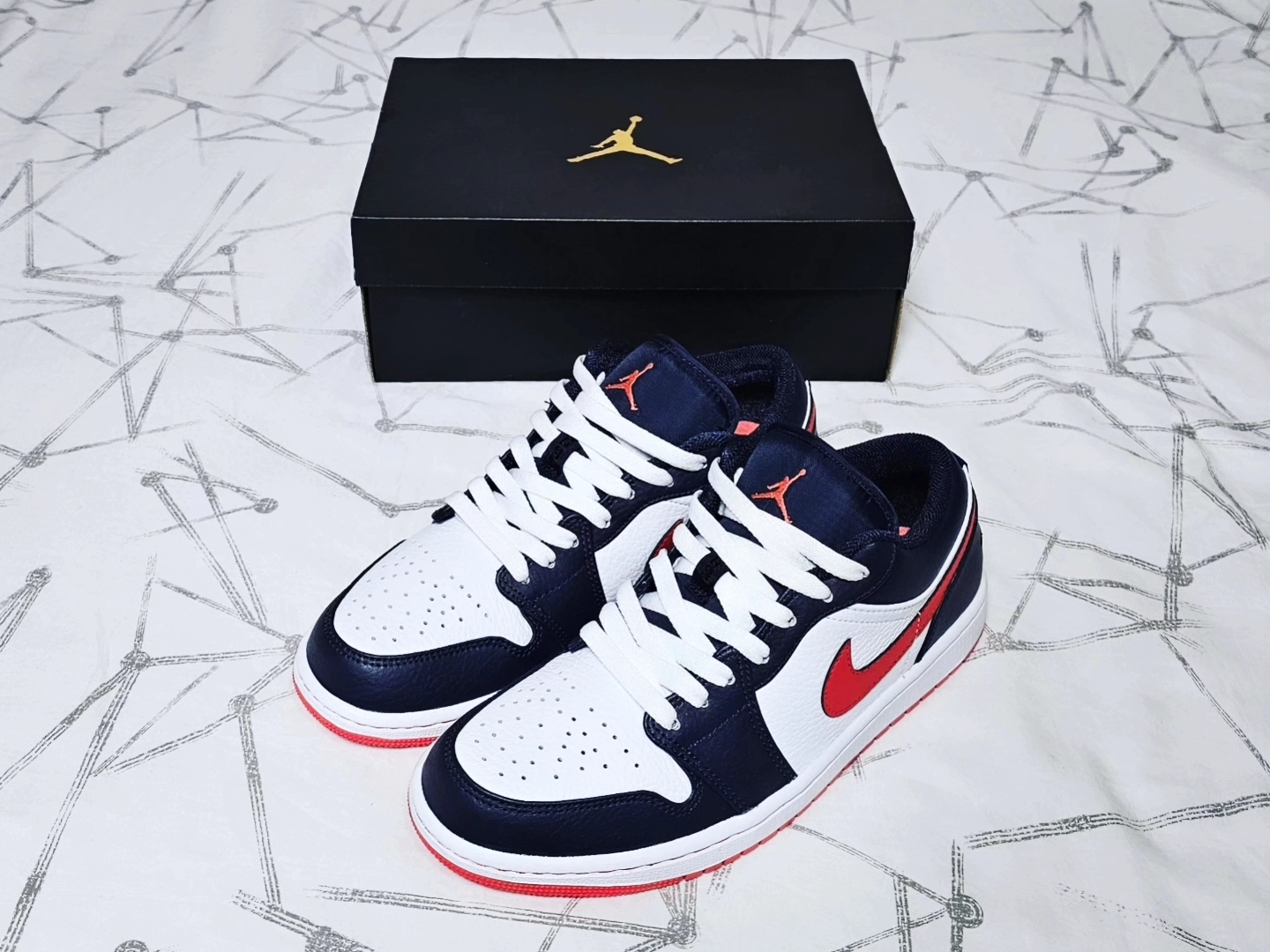 Jordan 1 Low Obsidian Ember Glow 착용 스타일 - 1