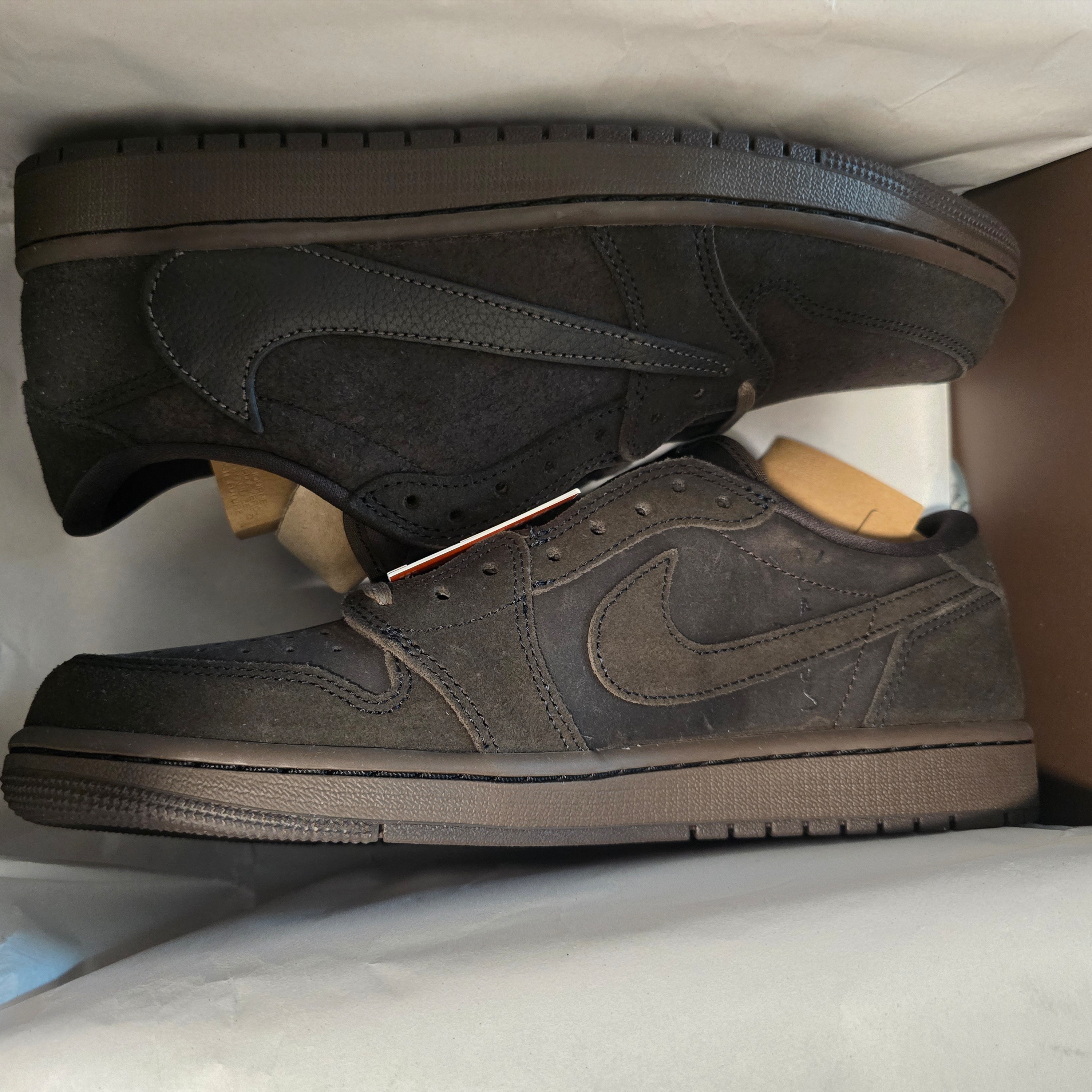 Jordan 1 x Travis Scott Retro Low OG SP Velvet Brown and Dark Mocha 착용 스타일