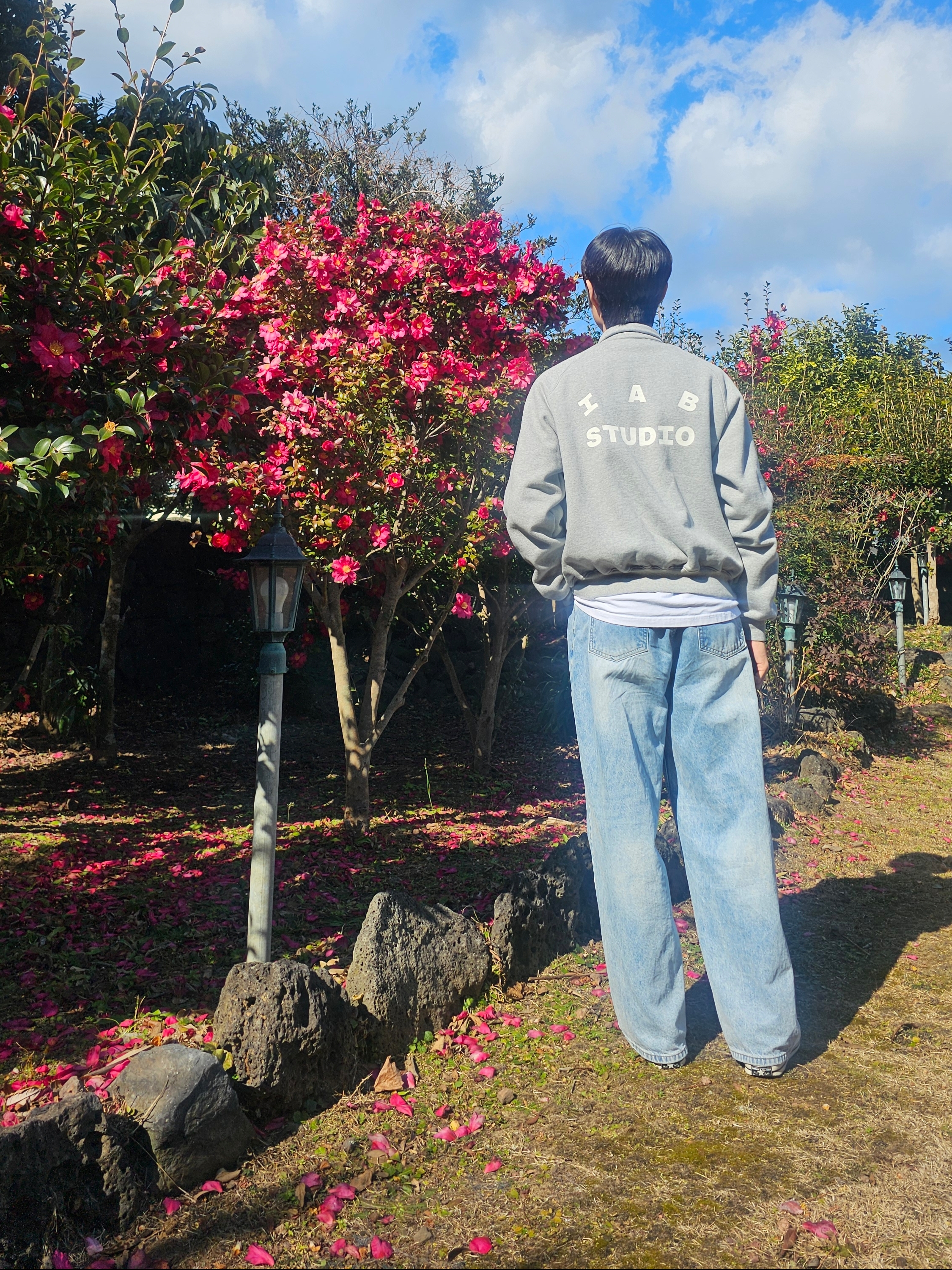 IAB Studio 2Way Full Zip-Up Gray White 착용 스타일