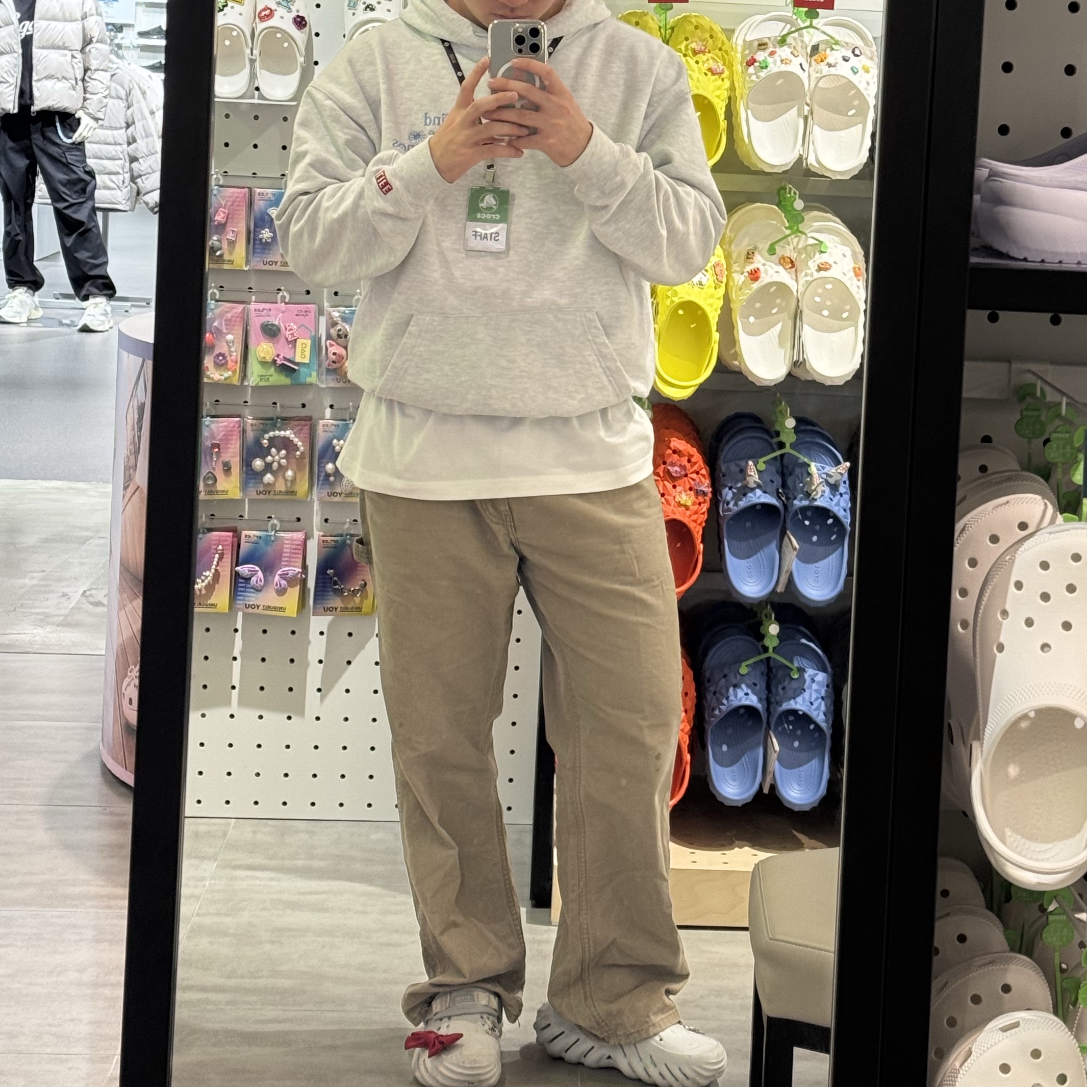 Crocs Echo Clog Atmosphere 착용 스타일 - 1