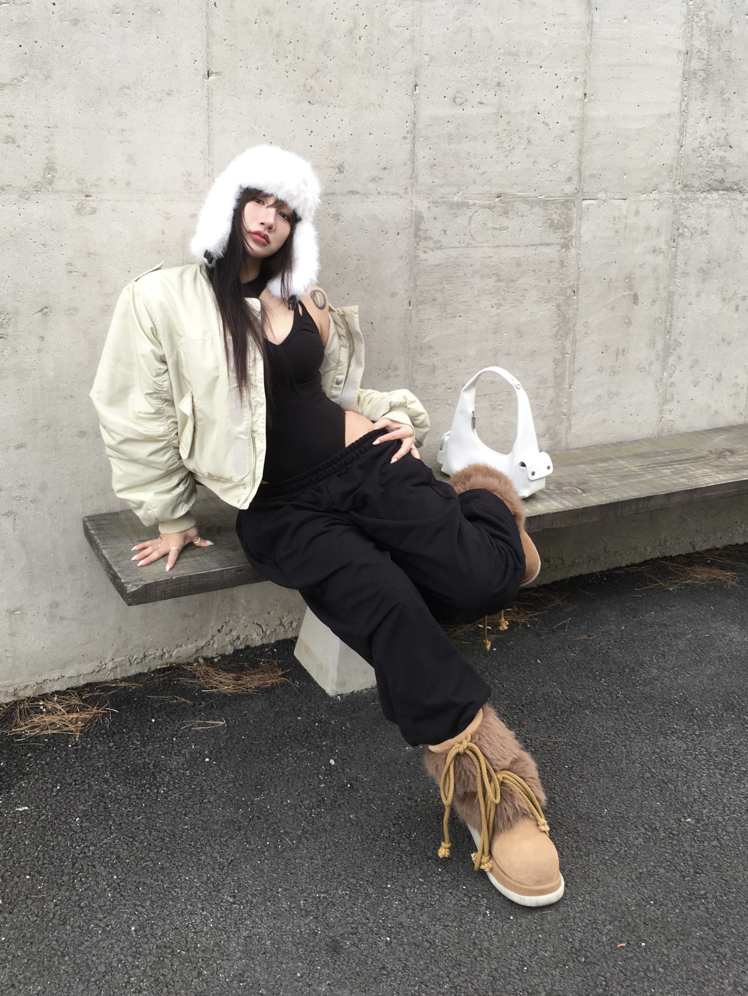Entire Studios Broad Bomber Khaki - 24FW 착용 스타일