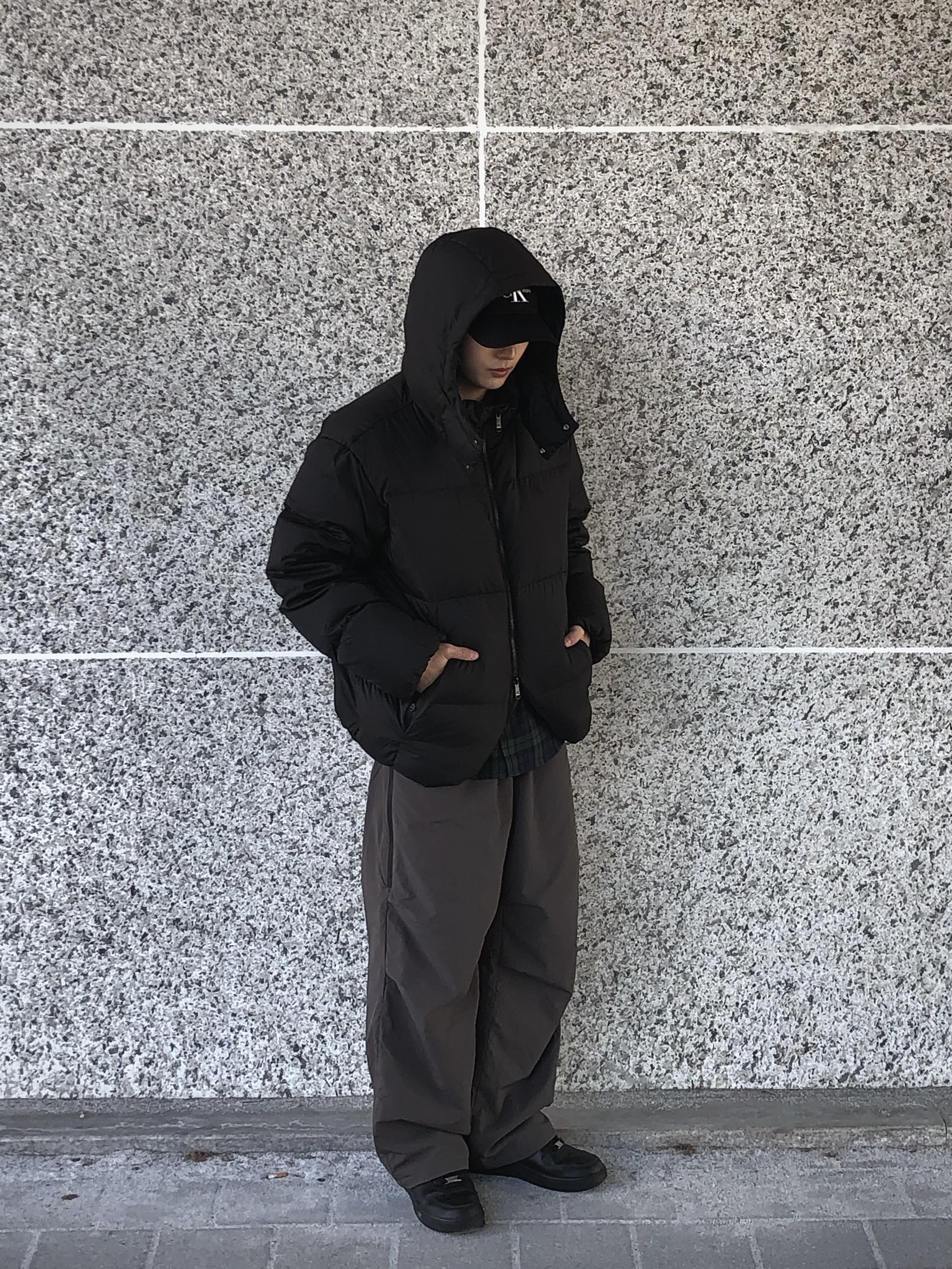 Nike Air Force 1 '07 Low Triple Black 착용 스타일 - 2