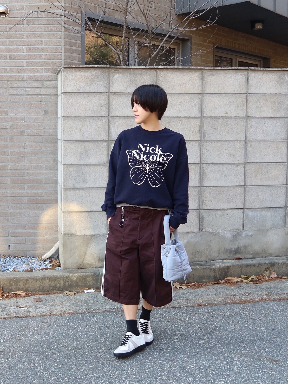 Adidas 80s Loose Buttoned 3-Stripes 11 Inch Bermuda Shorts Shadow Brown - US Sizing 착용 스타일