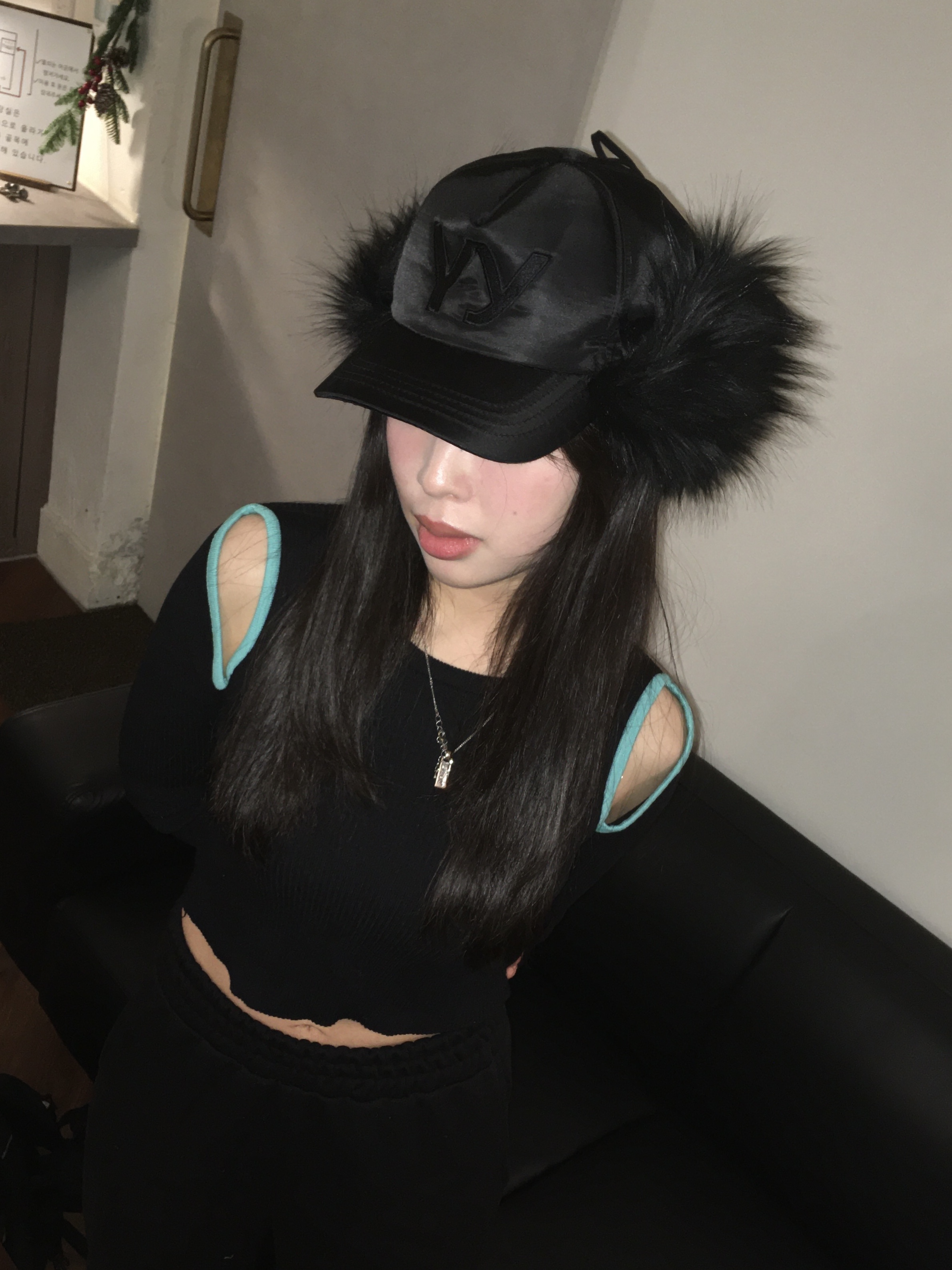 Open Yy Faux Fur Earflap Cap Black 착용 스타일