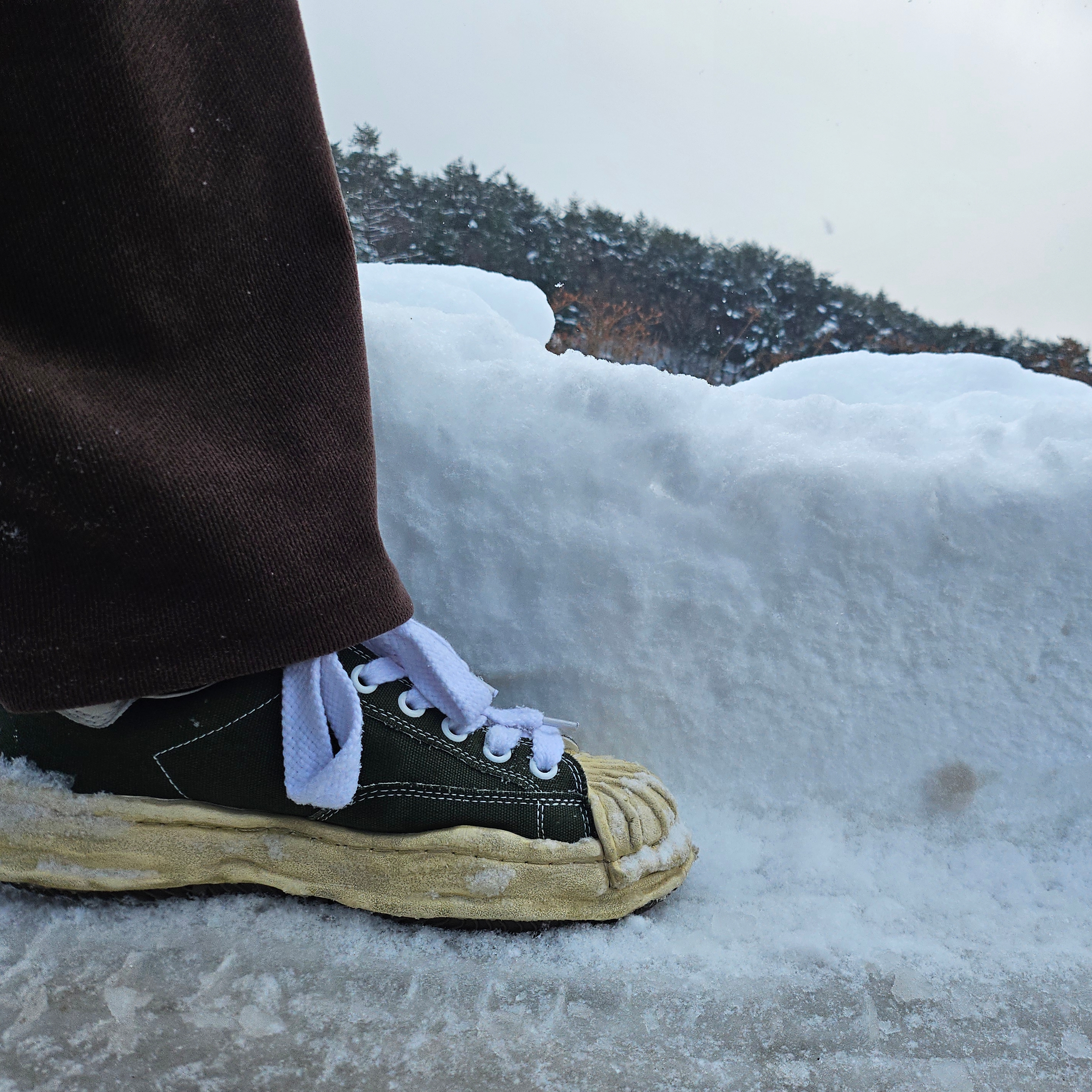 Maison Mihara Yasuhiro Blakey OG Dyed Sole Canvas Low-top Sneakers Green, Gucci Interlocking G Enamel Ring Silver 착용 스타일 - 3