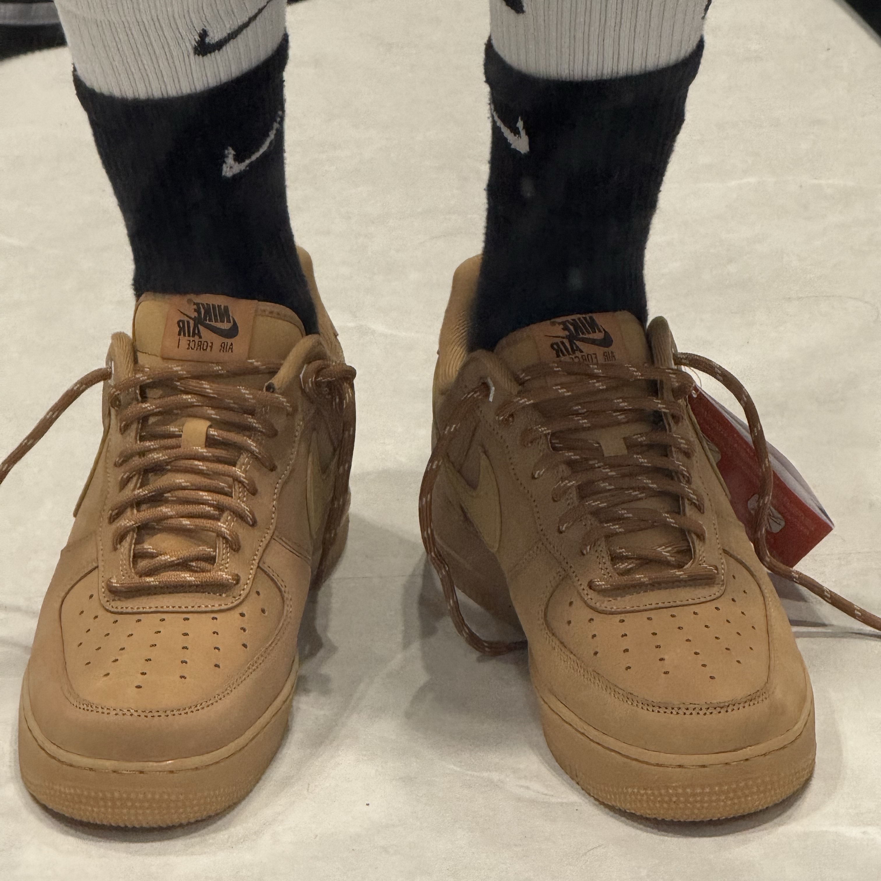 Nike Air Force 1 '07 WB Flax 착용 스타일