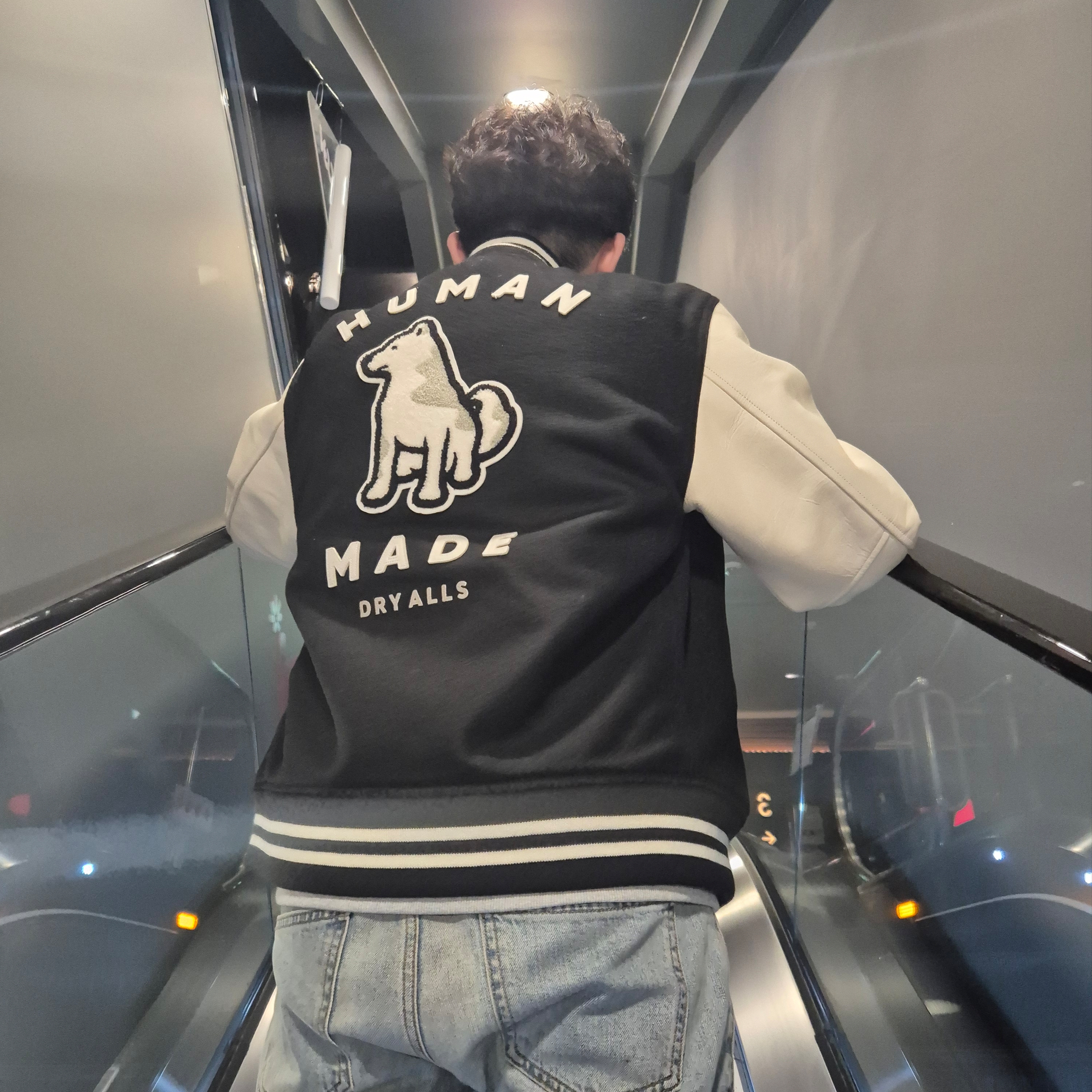 Human Made Graphic Varsity Jacket Black - Seoul Store Exclusive, Jordan 1 x Travis Scott Retro Low OG SP Sail and Ridgerock 착용 스타일 - 1