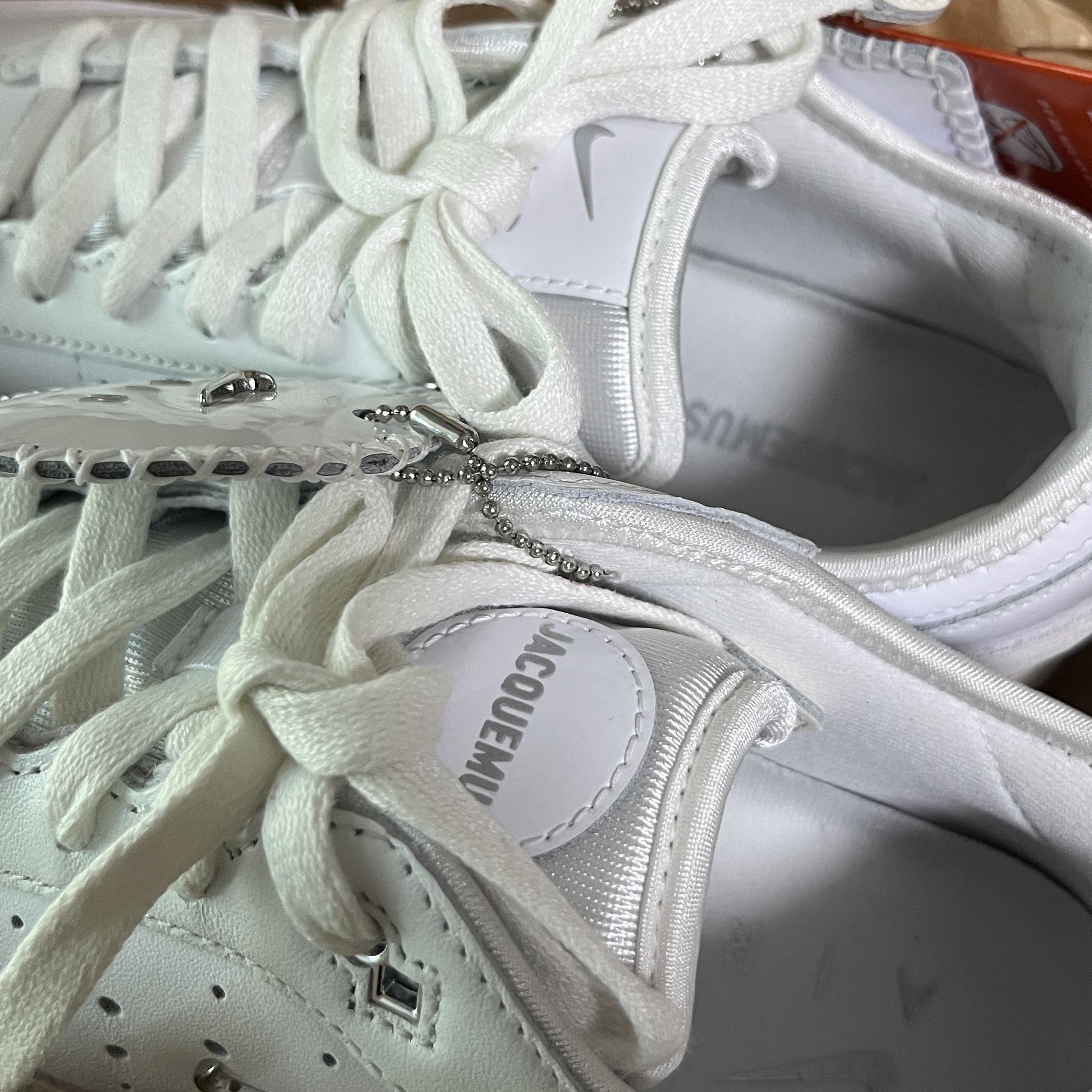 Nike x Jacquemus Air Max 1 '86 Sail and Summit White 착용 스타일 - 3