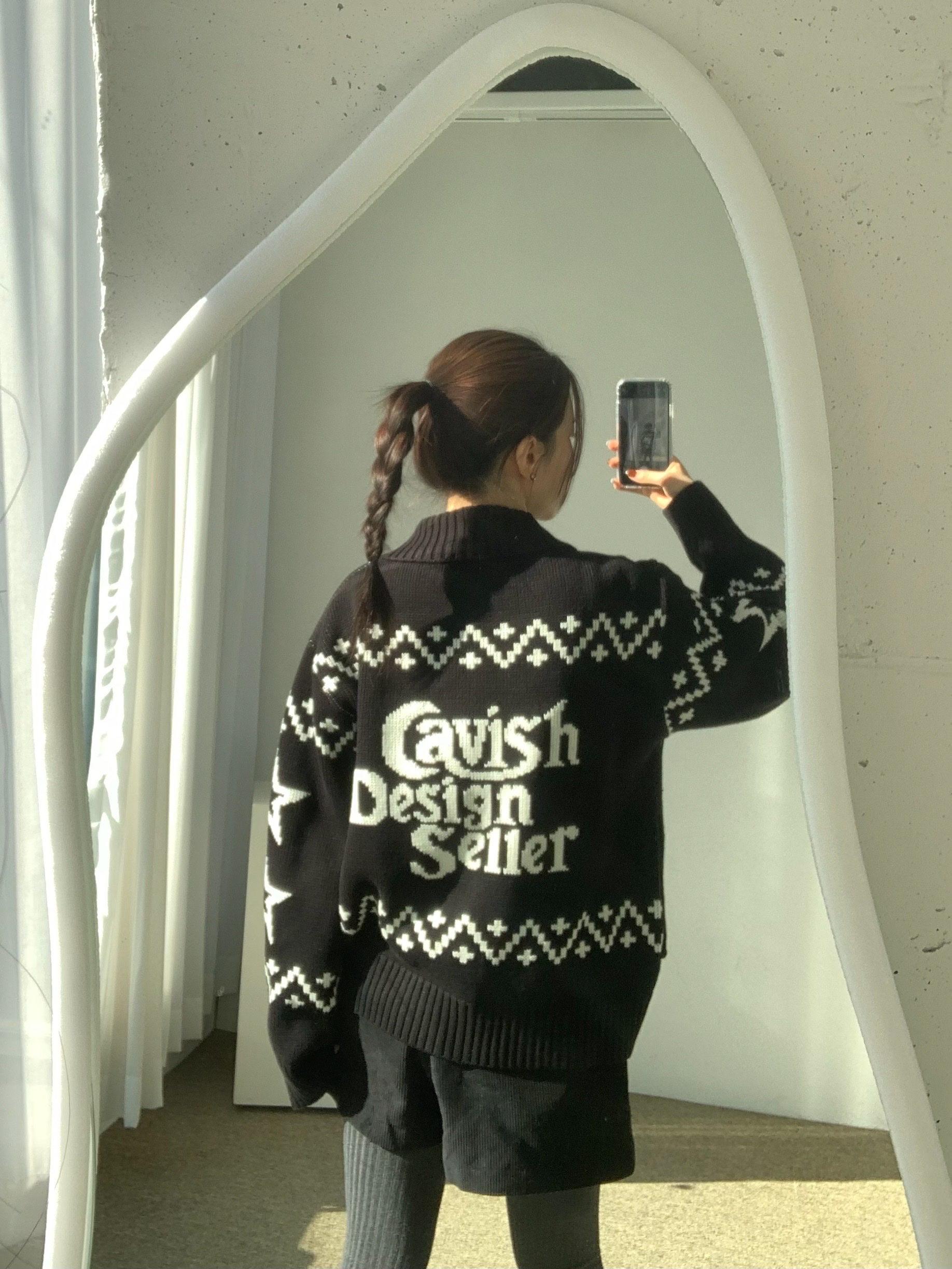 CAVISH Cats Zip Up Cardigan Black 착용 스타일 - 2
