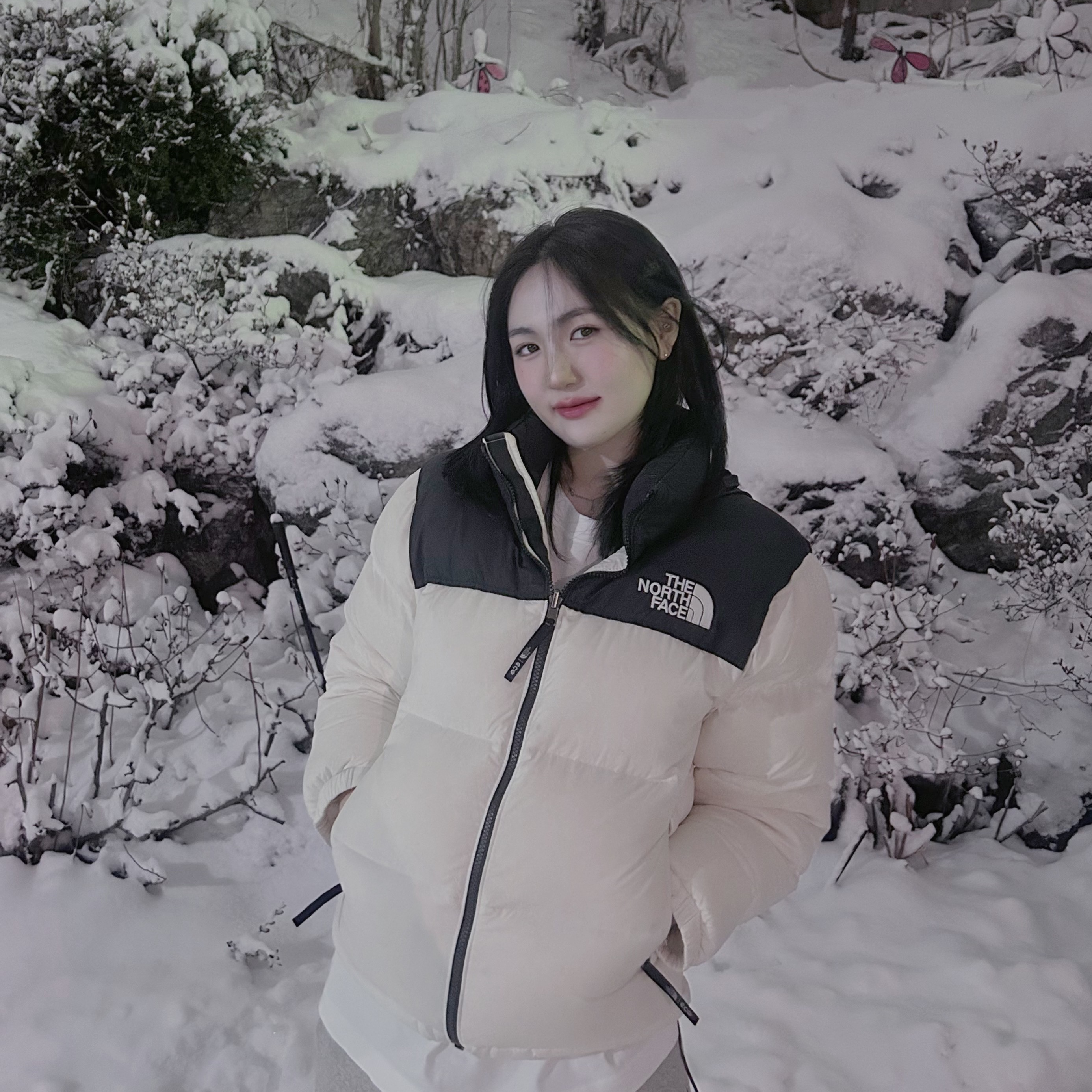 The North Face 1996 Eco Nuptse Jacket White 착용 스타일 - 2
