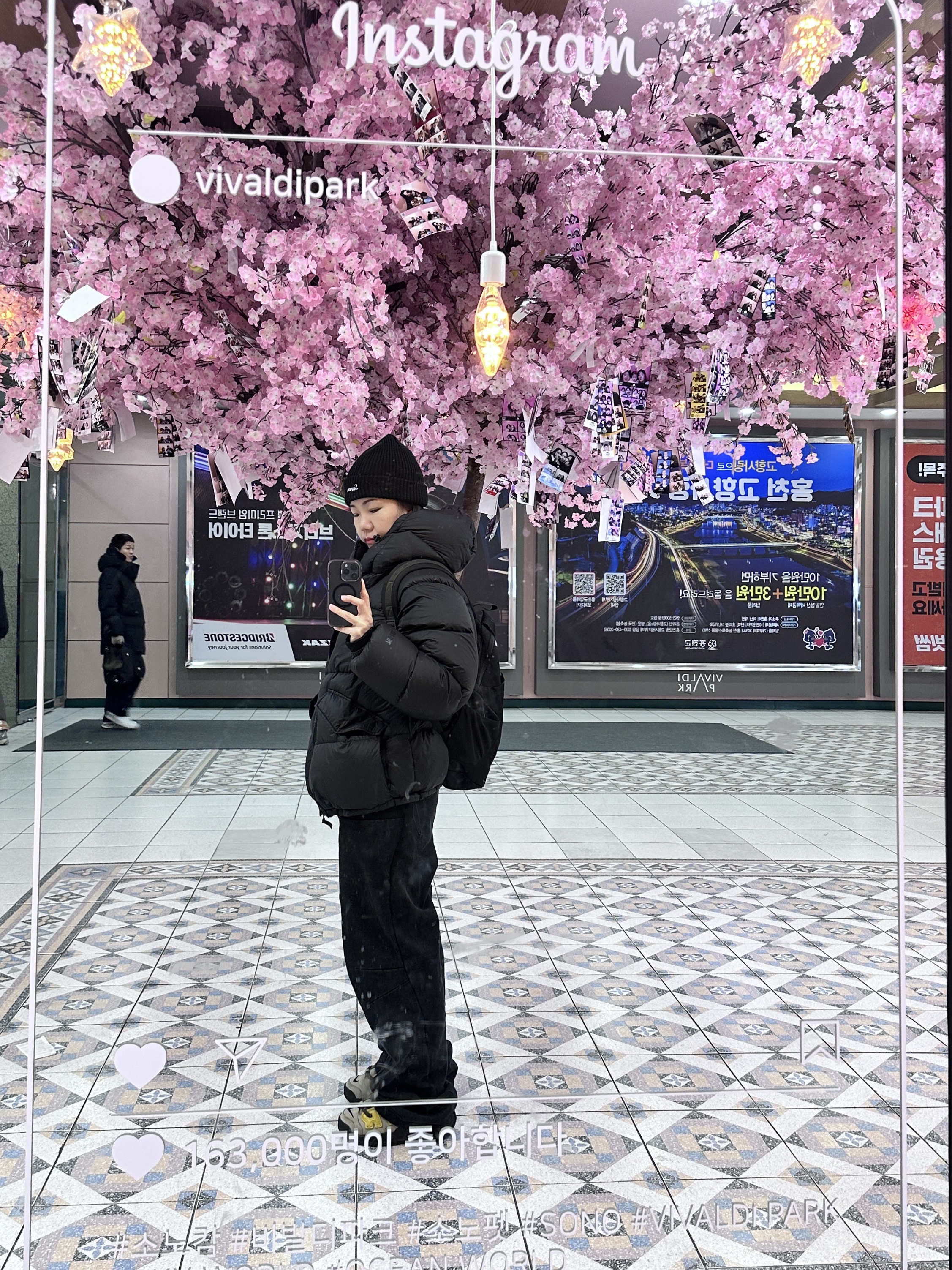 Supreme 700-Fill Down Lightweight Puffer Jacket Black - 24FW, Nike x Ambush Air More Uptempo Low Vivid Sulfur and Limestone 착용 스타일 - 1