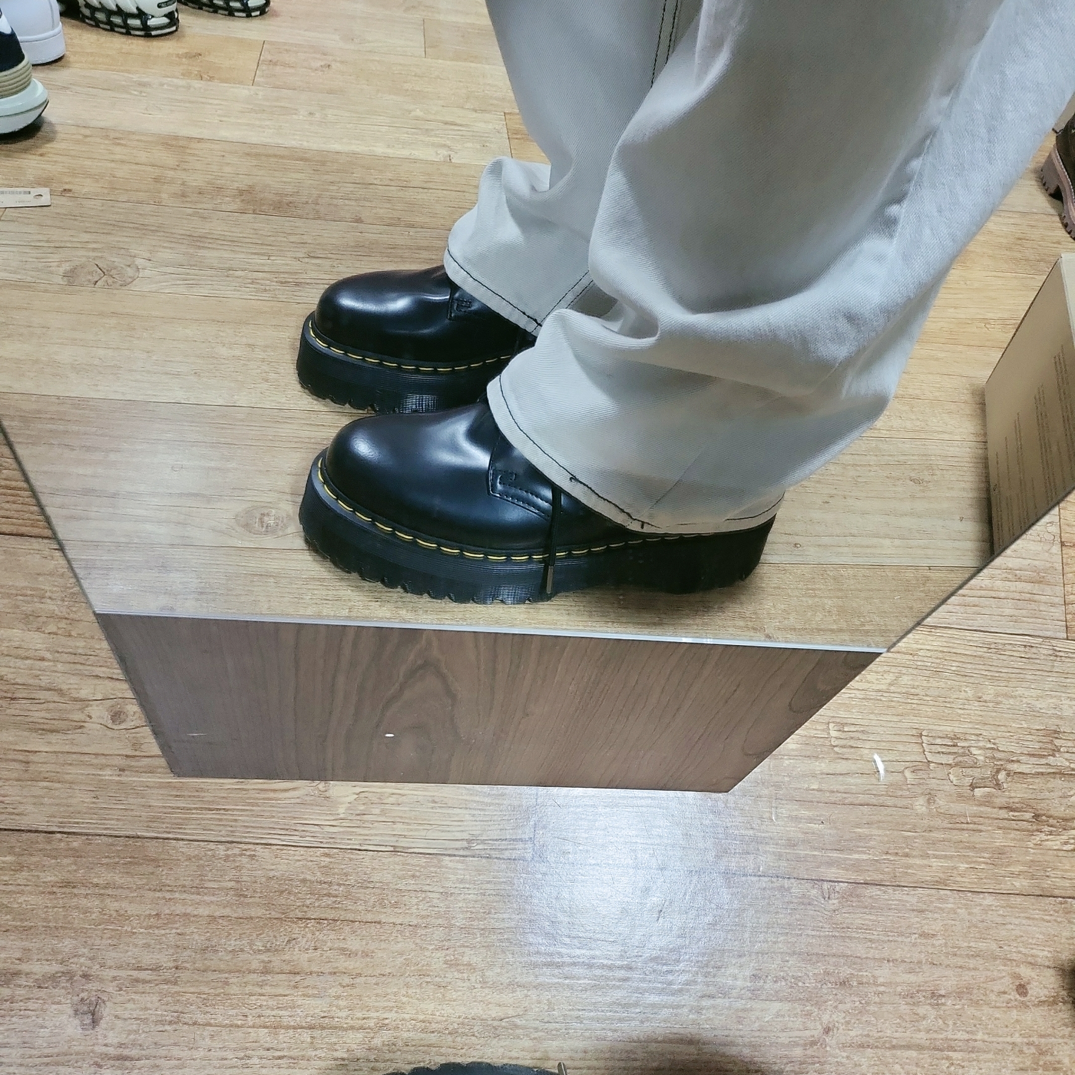 Dr. Martens 1461 Bex Black 착용 스타일 - 3