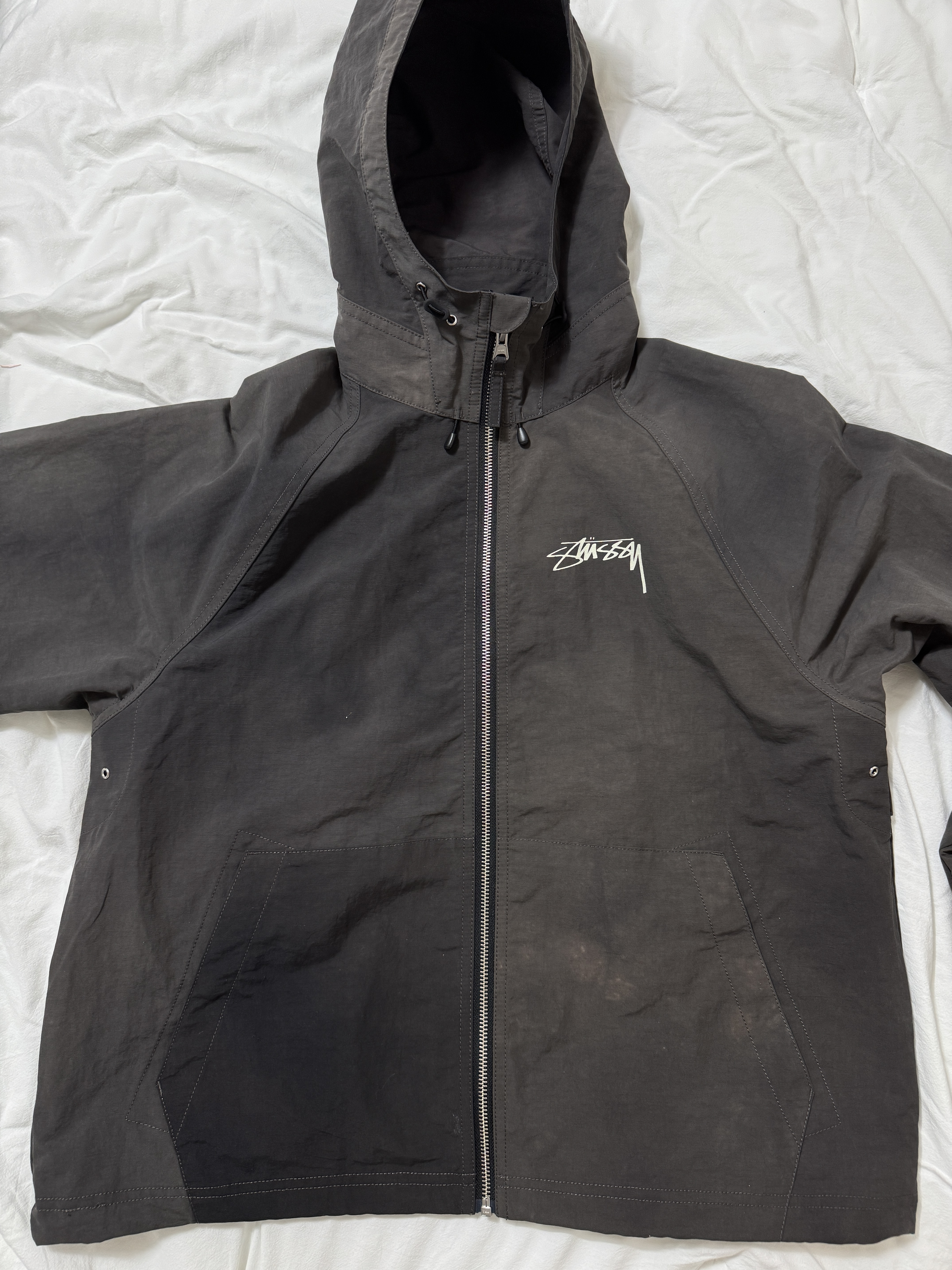 Stussy Wave Dye Beach Shell Jacket Black 착용 스타일 - 1