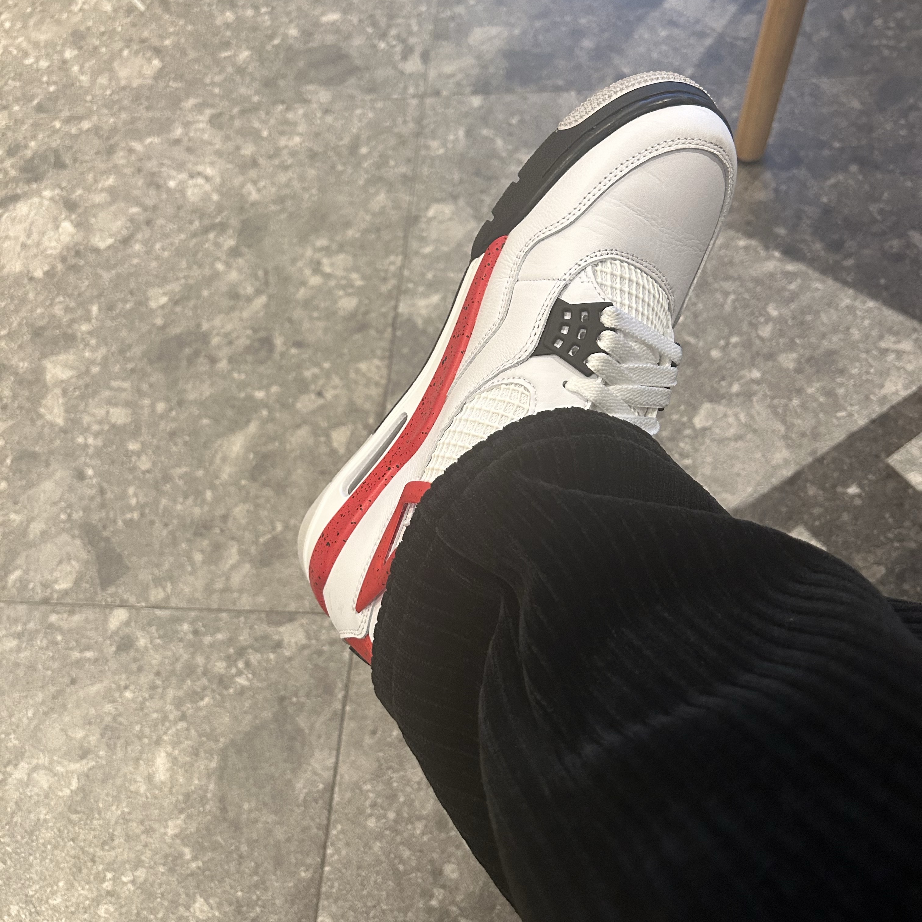 Jordan 4 Retro Red Cement 착용 스타일