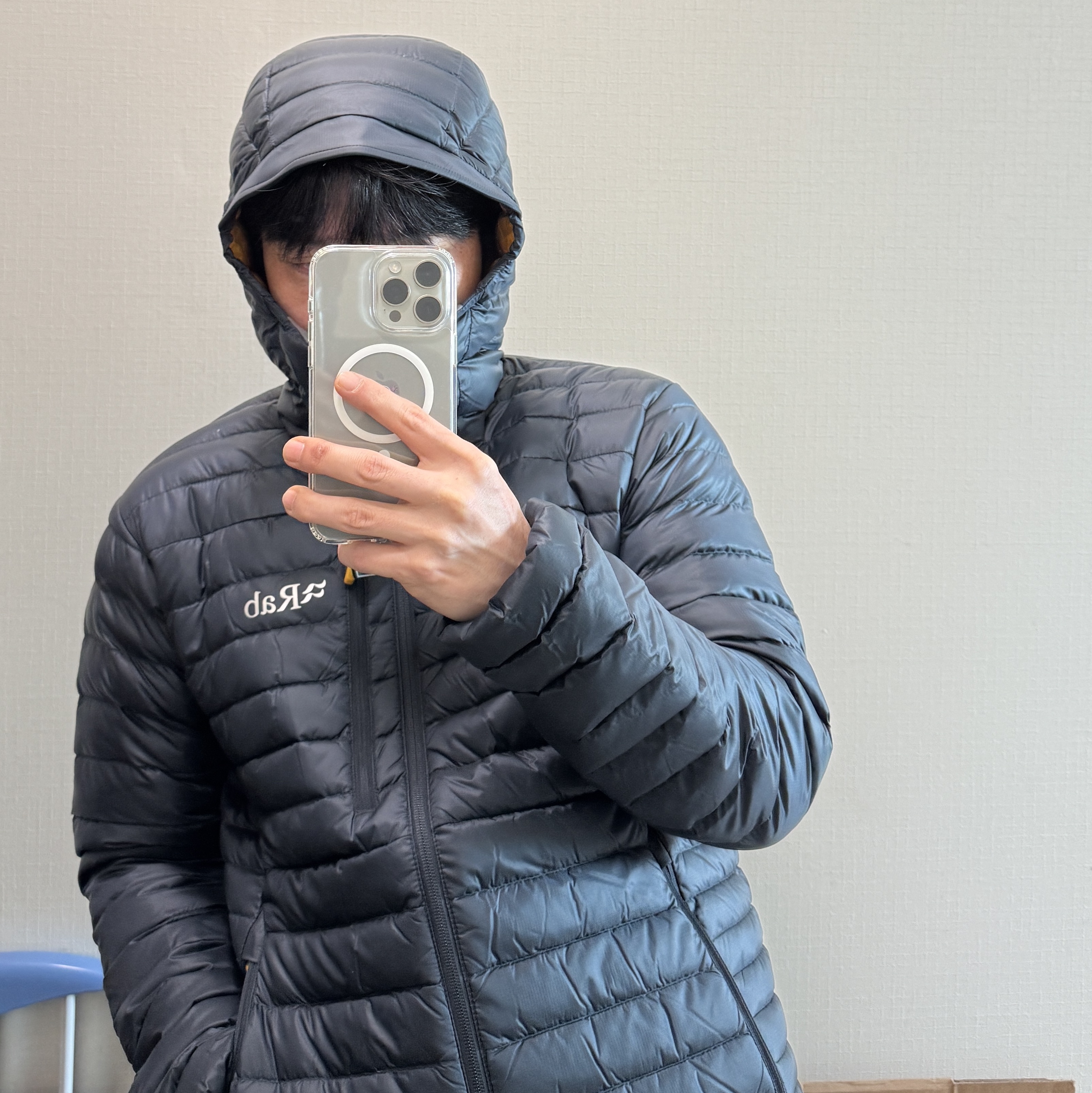 Rab Microlight Alpine Jacket Beluga 착용 스타일