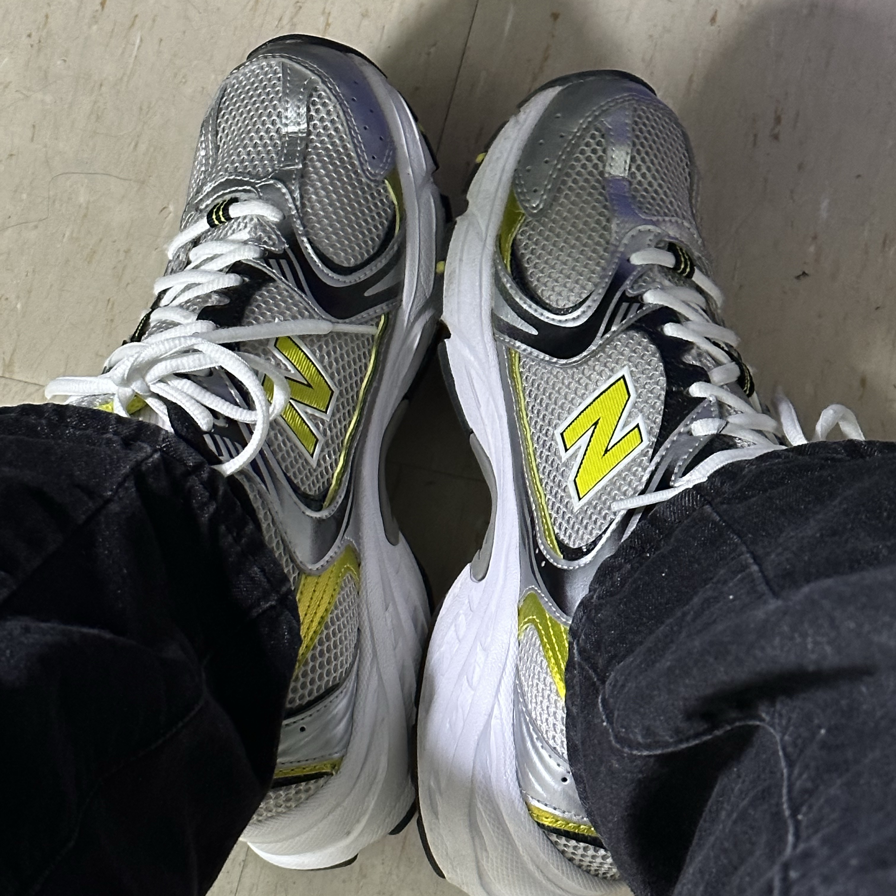 New Balance 530 Silver 착용 스타일