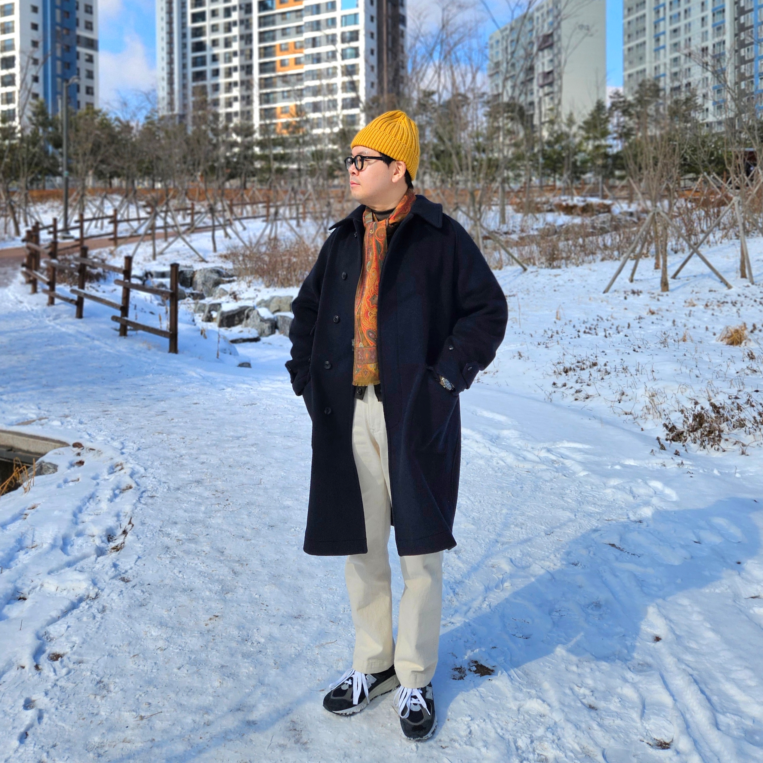 Kaptain Sunshine Traveller Coat Top Navy, New Balance 990v2 Made in USA Navy 착용 스타일 - 4