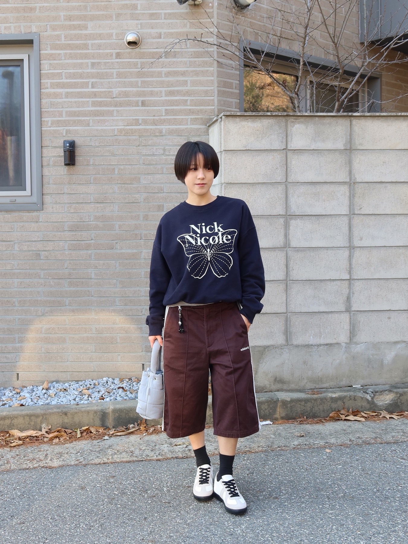 Adidas 80s Loose Buttoned 3-Stripes 11 Inch Bermuda Shorts Shadow Brown - US Sizing 착용 스타일