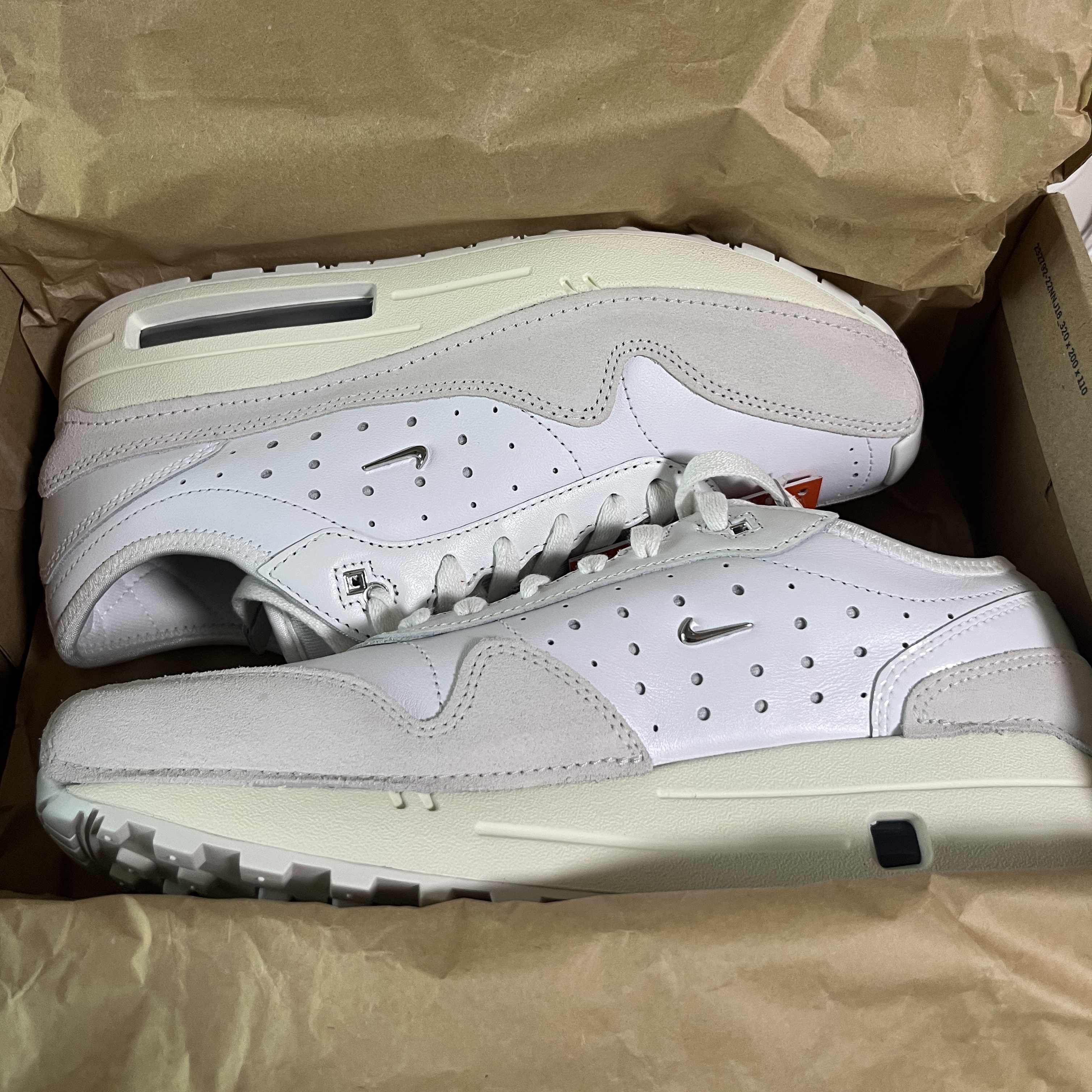 Nike x Jacquemus Air Max 1 '86 Sail and Summit White 착용 스타일 - 2