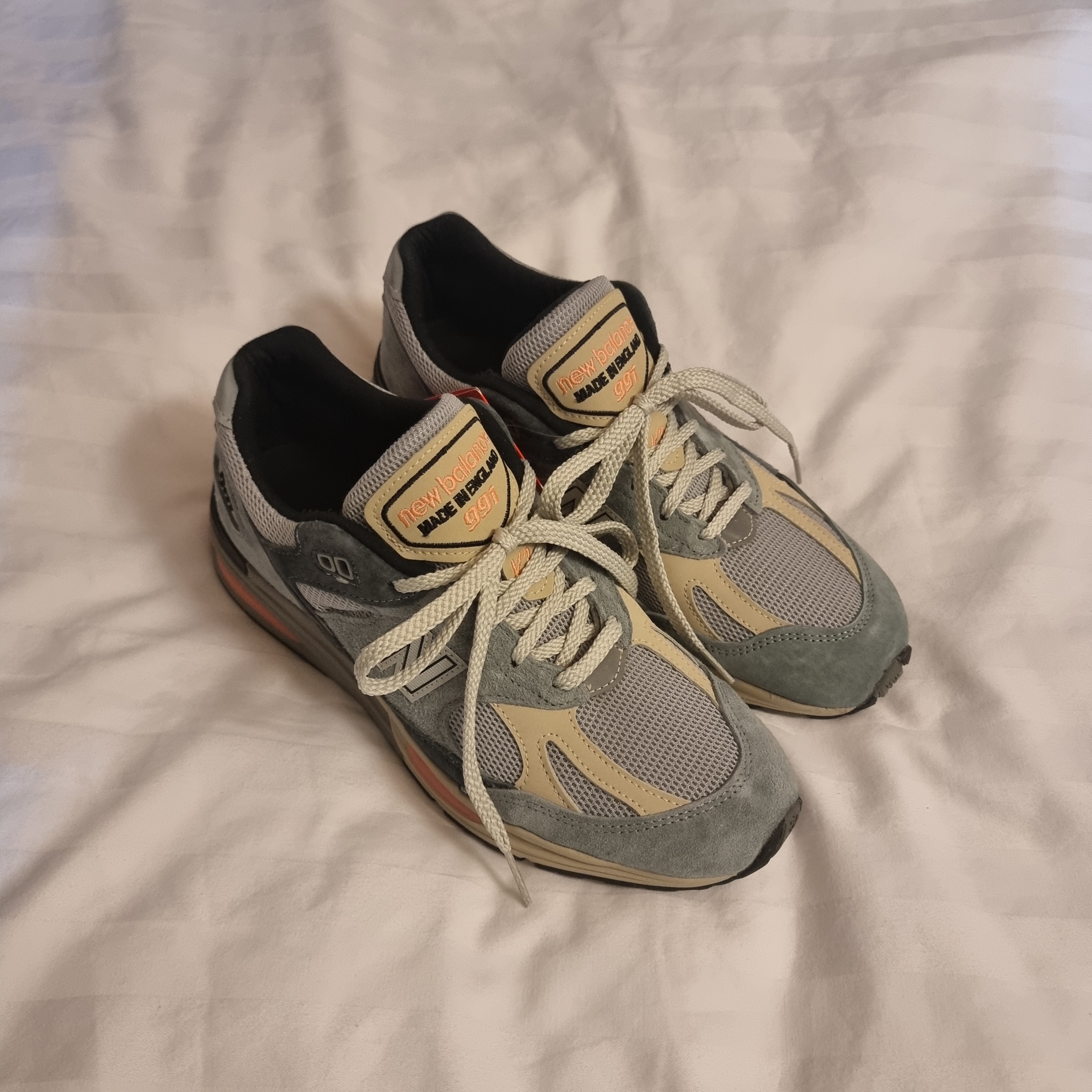 New Balance 991v2 Made in UK Blue Silver 착용 스타일 - 1