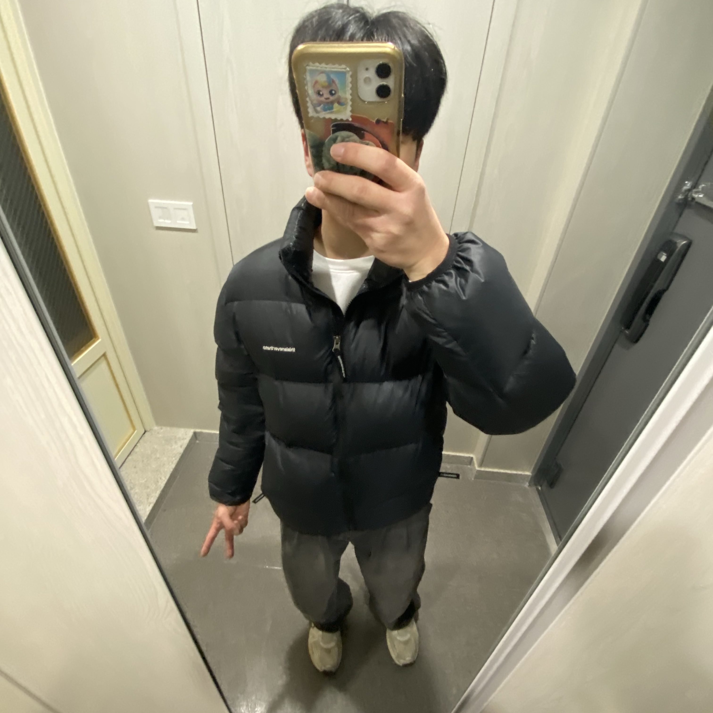 Thisisneverthat Pertex T Down Jacket Black, Nike V2K Run Light Orewood Brown Khaki 착용 스타일
