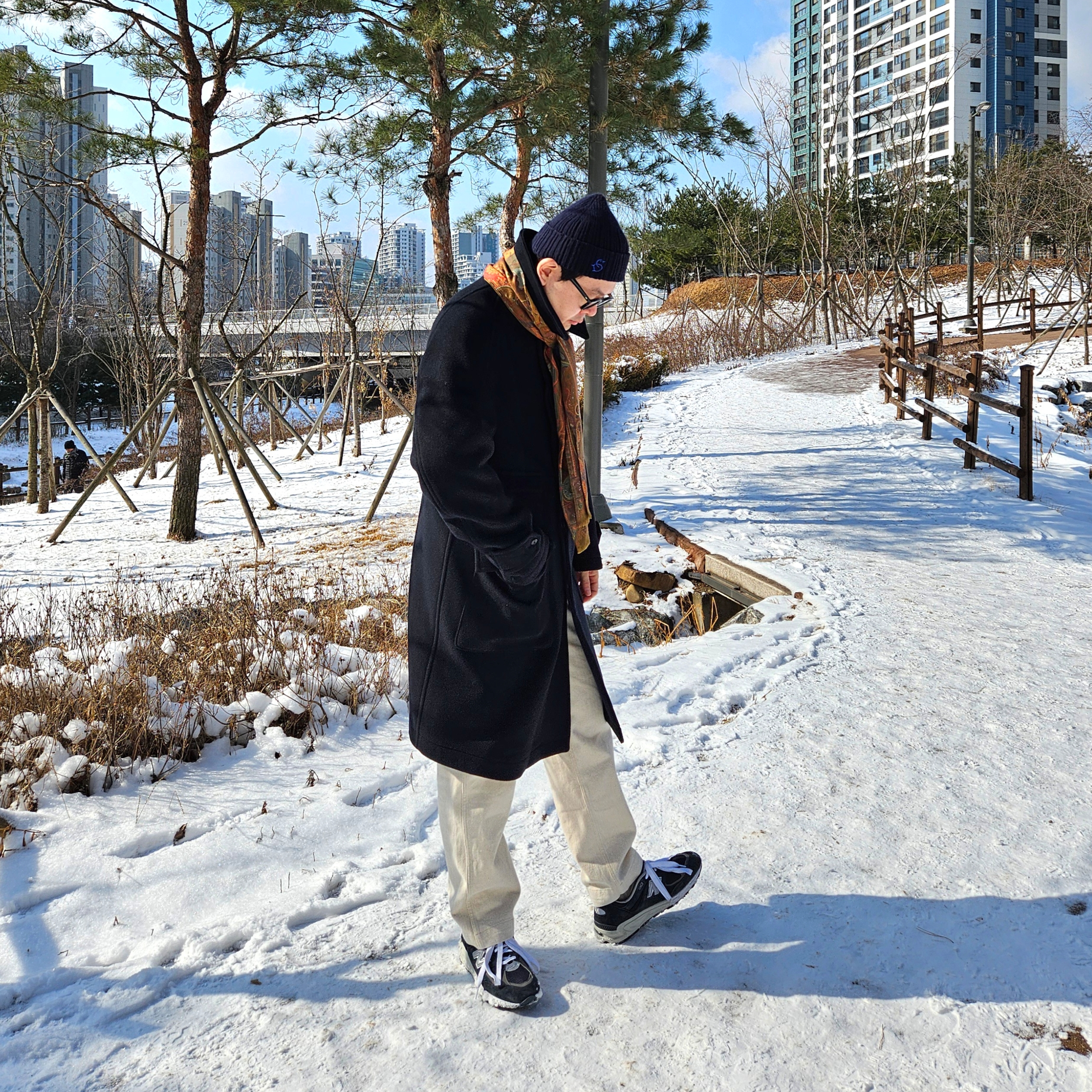 Kaptain Sunshine Traveller Coat Top Navy, New Balance 990v2 Made in USA Navy 착용 스타일 - 2