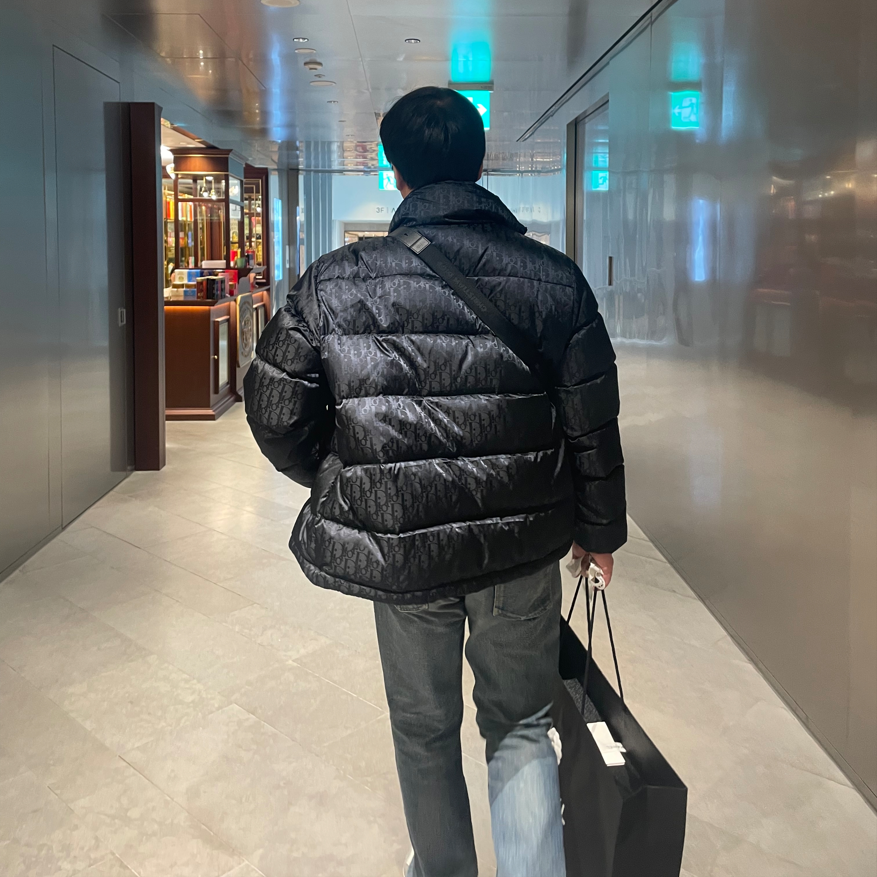 Dior Oblique Down Jacket Black Nylon Jacquard, (W) Celine Jane Flare Jeans In Denim Union Wash Union Wash 착용 스타일 - 2