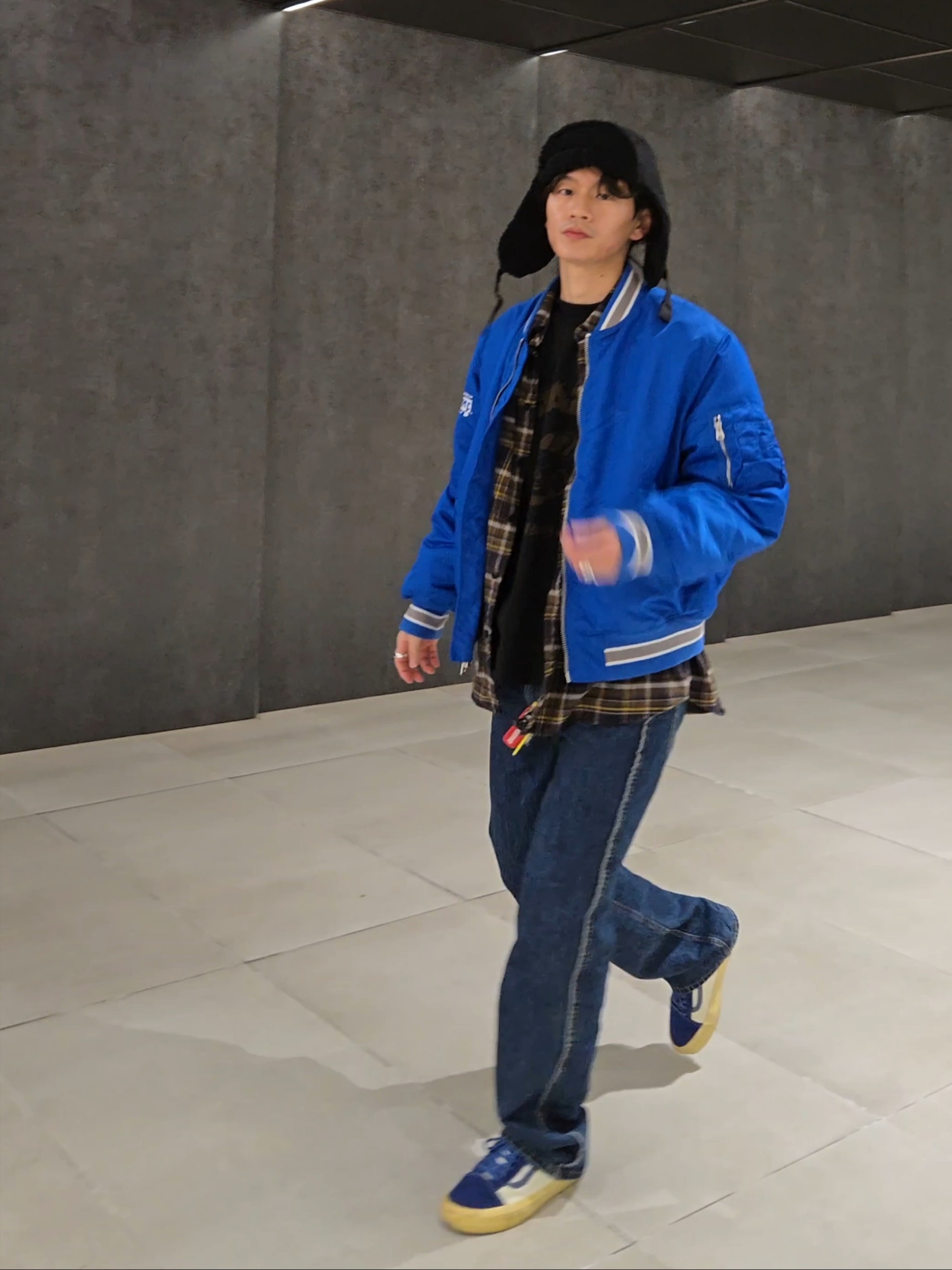 Supreme Second To None MA-1 Jacket Blue - 22SS, Supreme Floating Keychain Red - 23FW 착용 스타일
