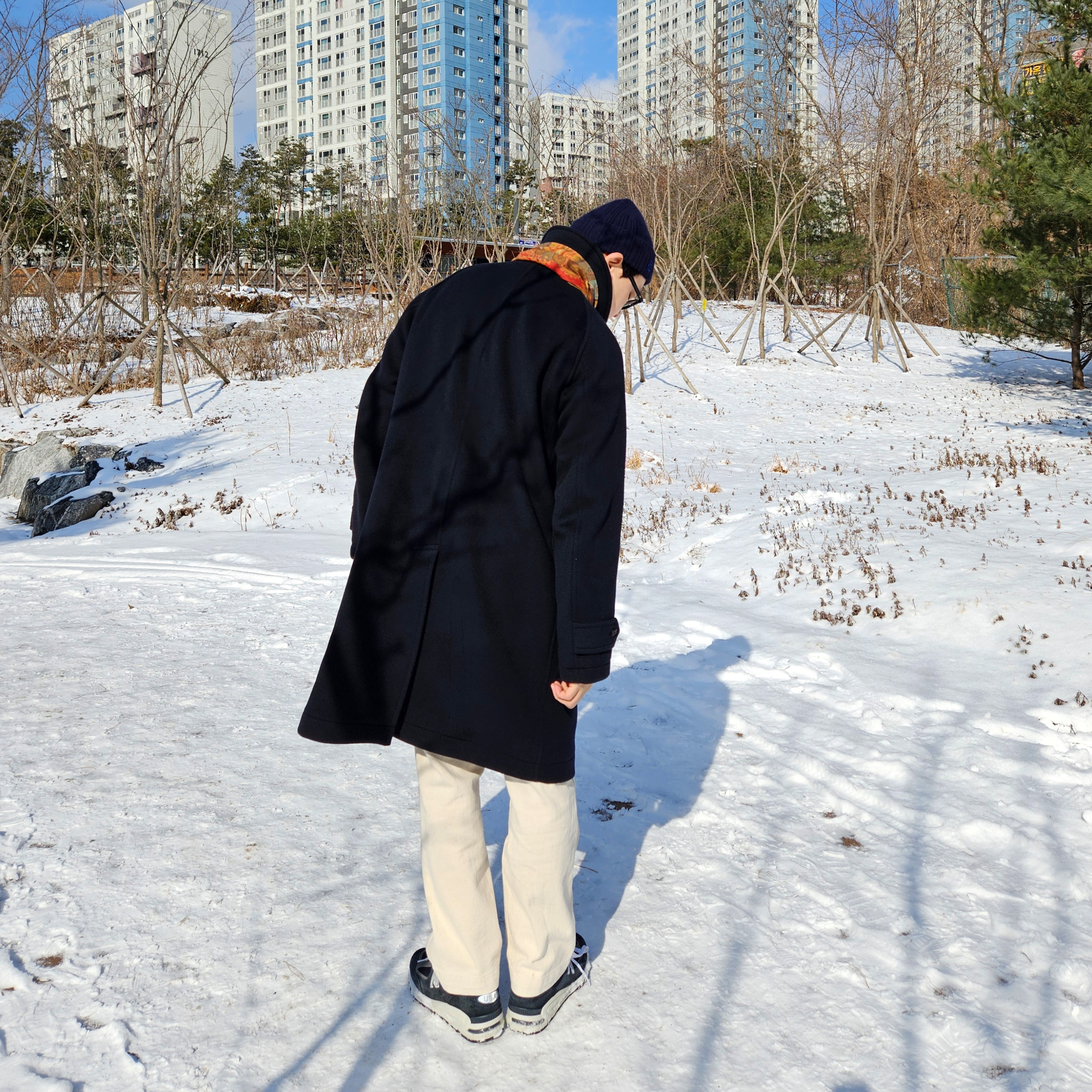 Kaptain Sunshine Traveller Coat Top Navy, New Balance 990v2 Made in USA Navy 착용 스타일 - 3