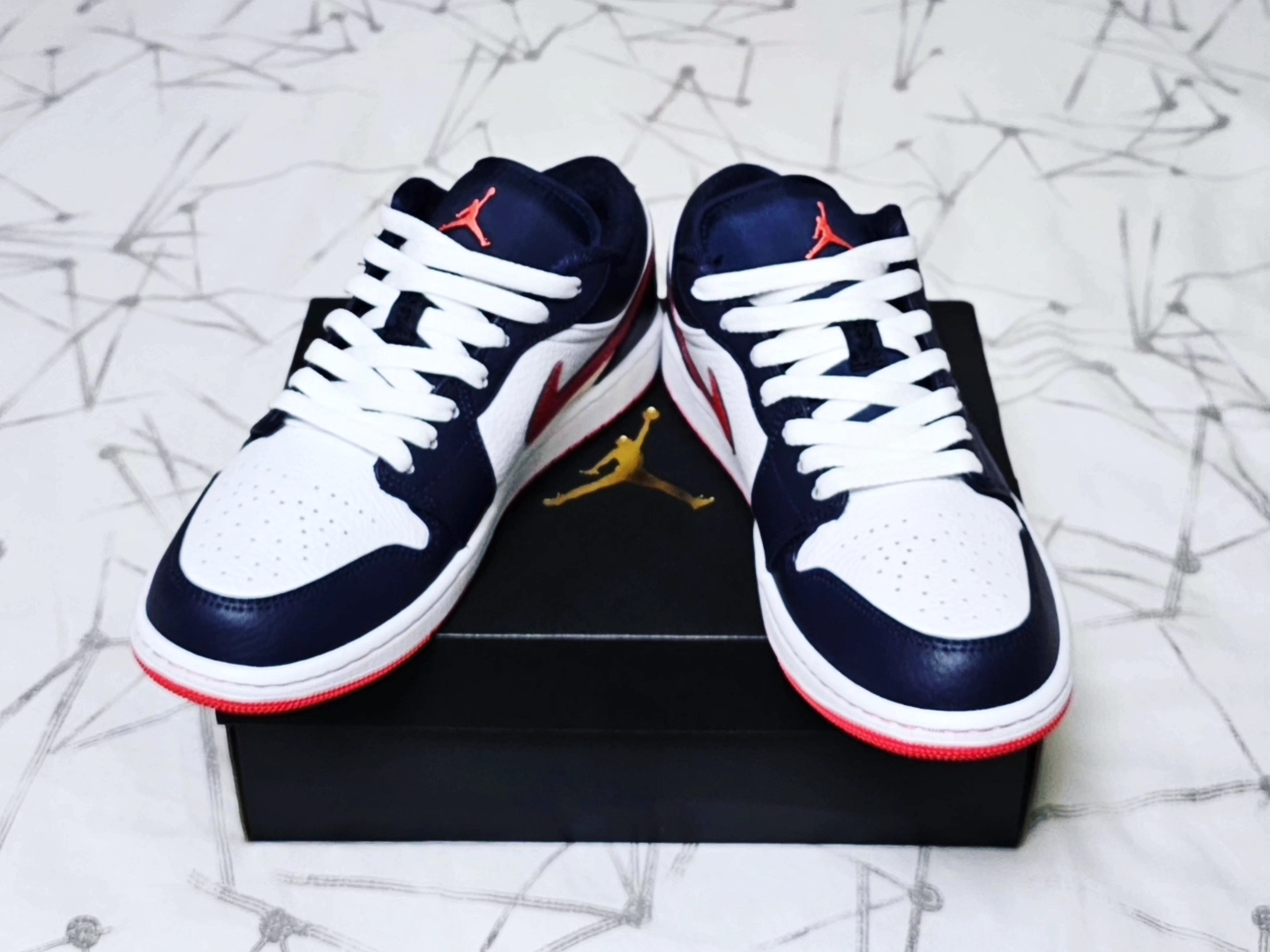 Jordan 1 Low Obsidian Ember Glow 착용 스타일 - 3