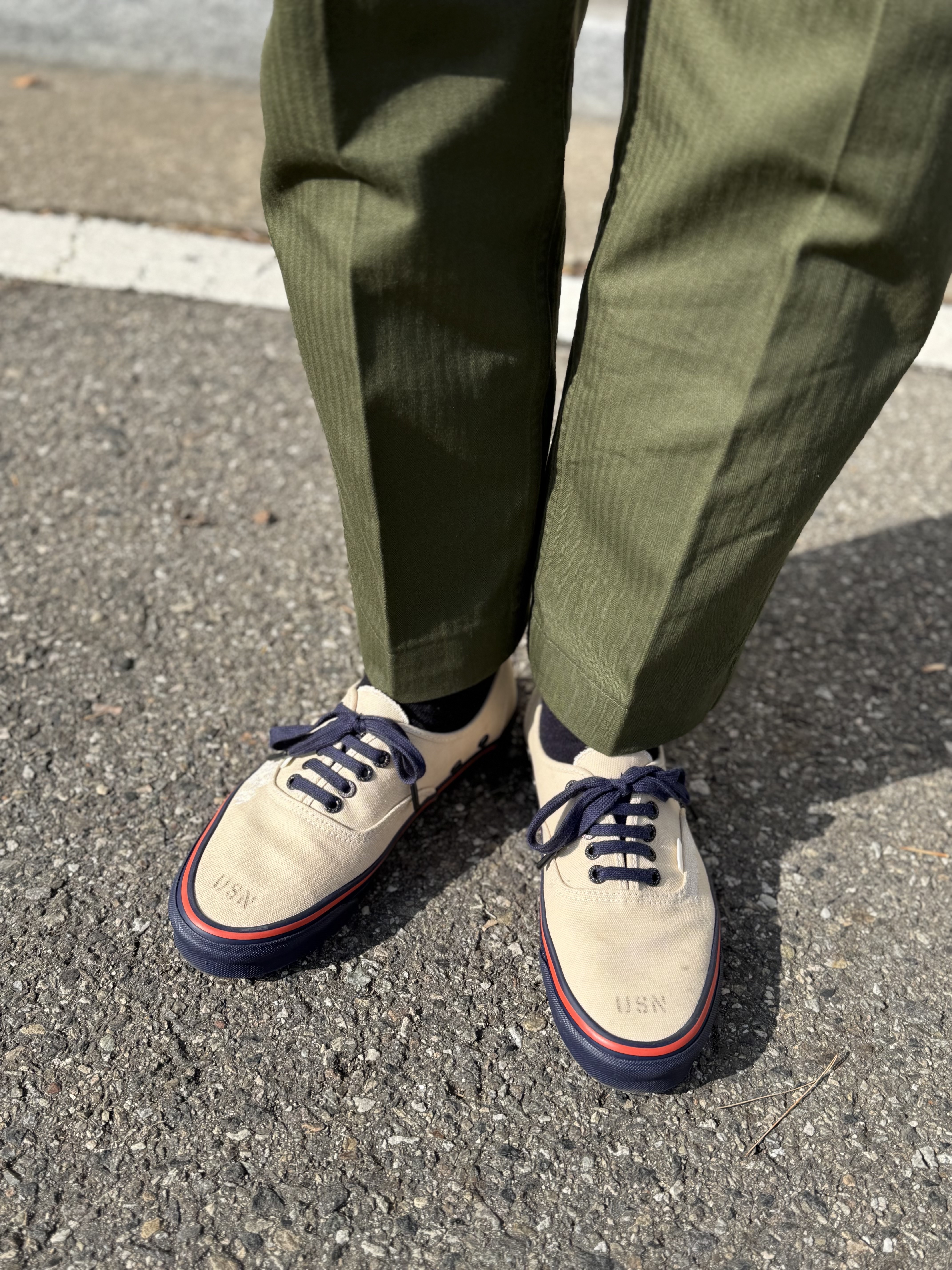 Vans Vault x Nigel Cabourn OG Authentic LX Worn White Navy 착용 스타일 - 9