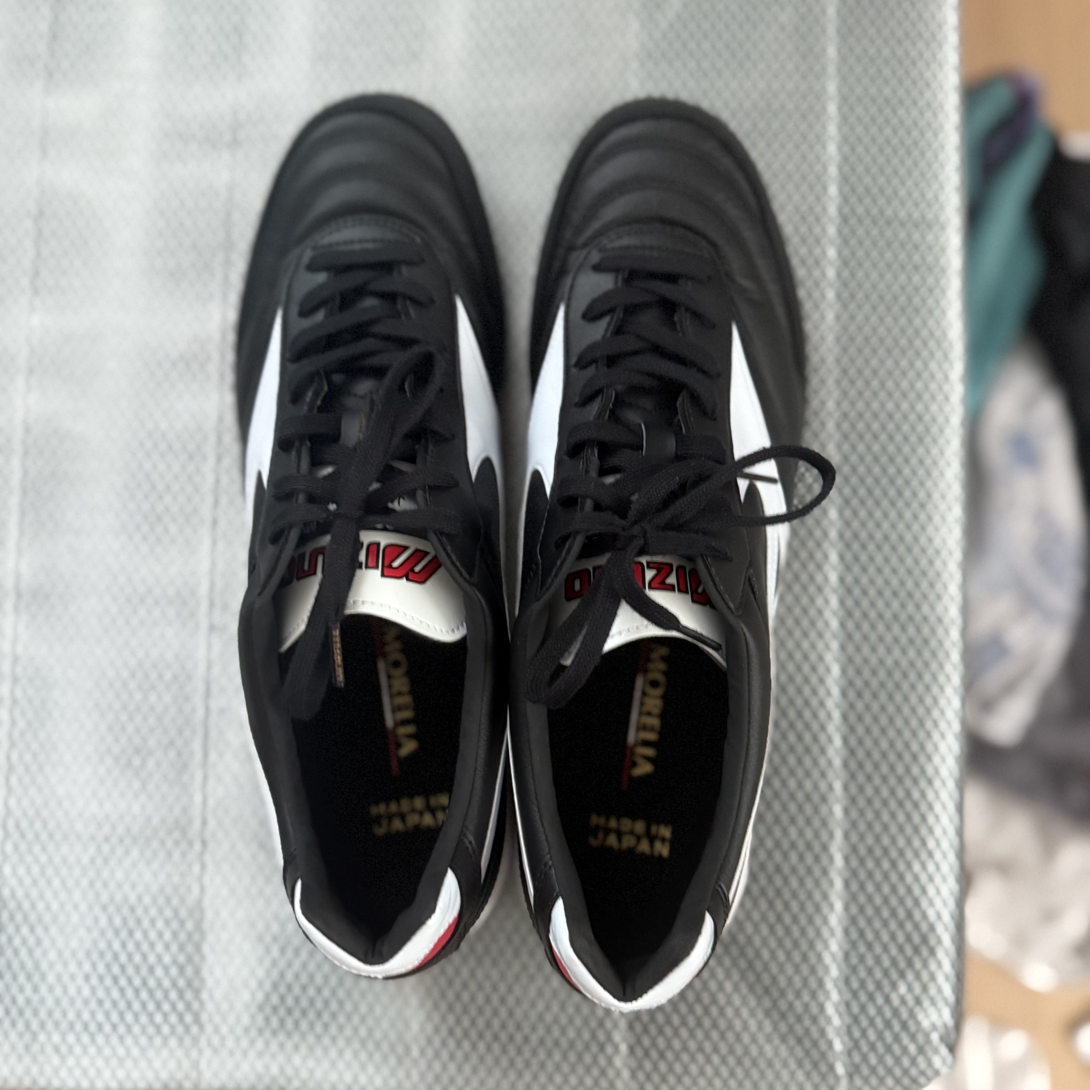 Mizuno Morelia Sala Japan TF Black White 착용 스타일