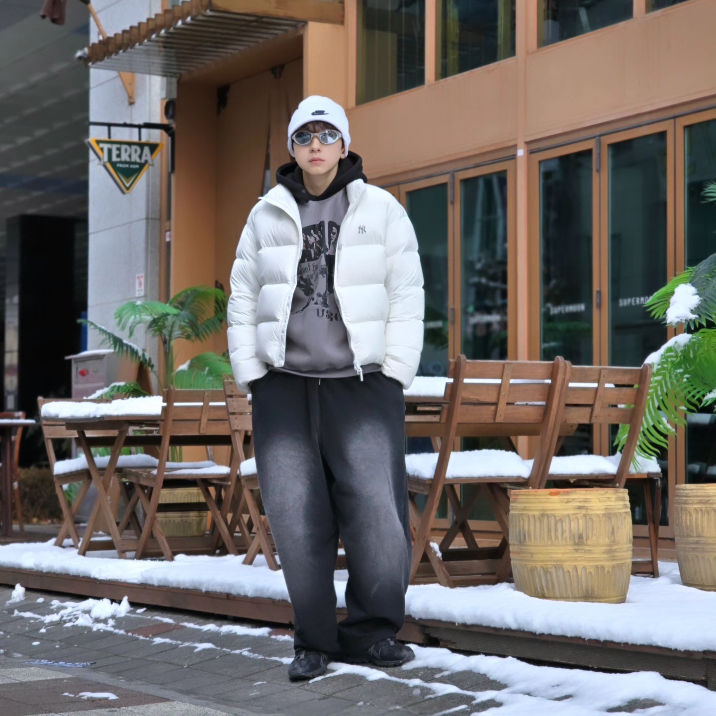Nike NSW Utility Futura Beanie White, Asics Gel-Sonoma 15-50 Black Obsidian Grey 착용 스타일 - 5