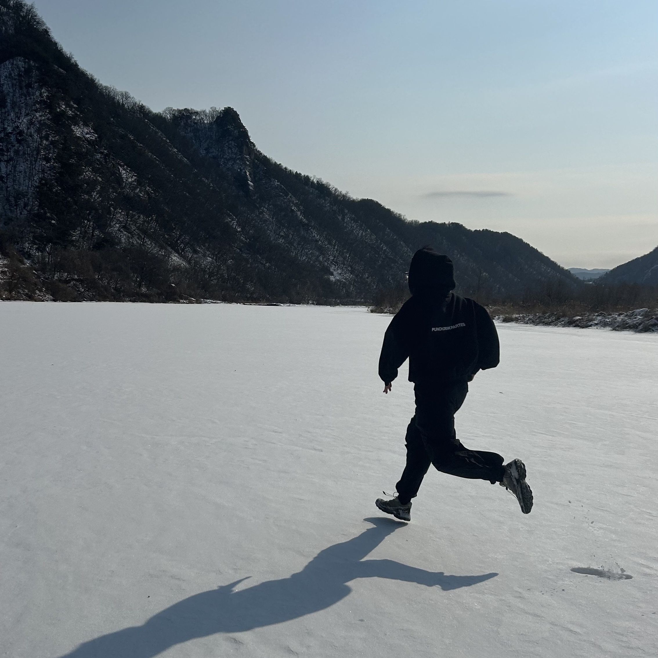 Punch Drunk Parties Circle Logo Oversized Hoodie Black, Salomon XT-6 FT Vintage Khaki 착용 스타일 - 1