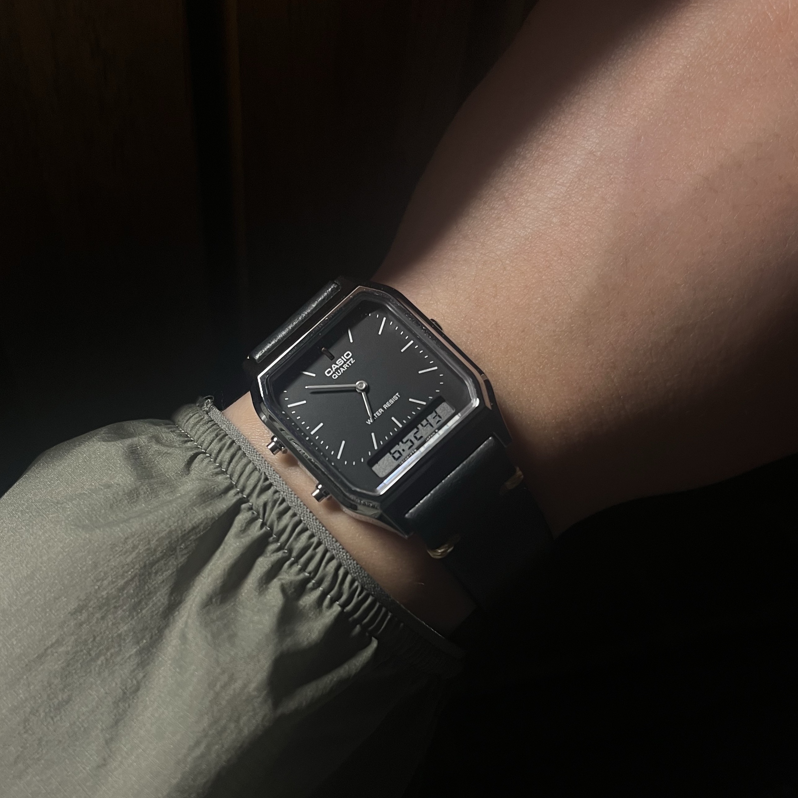 Casio AQ-230A-1DMQ 착용 스타일