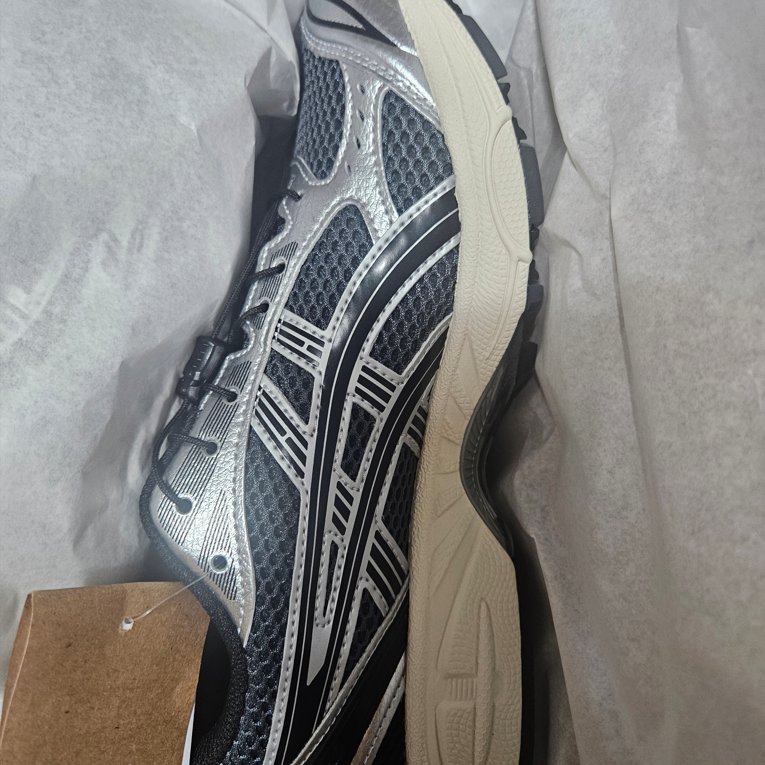 Asics Unlimited Gel-Kayano 14 Carrier Grey Black 착용 스타일