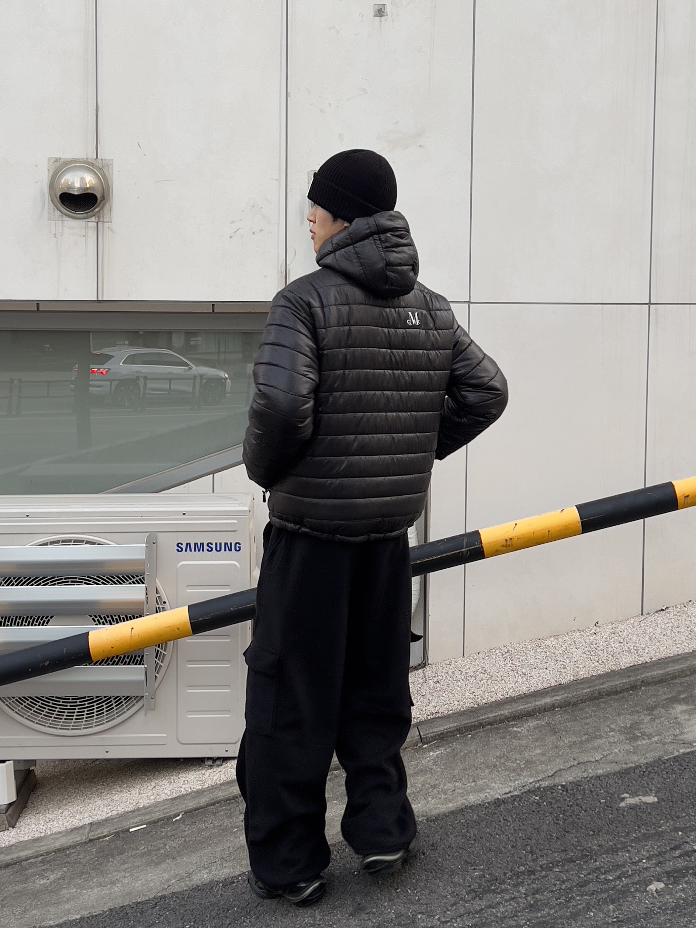 Balenciaga Tyrex Sneakers Black, MUCENT Snowing Fleece Banding Cargo Pants Black 착용 스타일 - 3